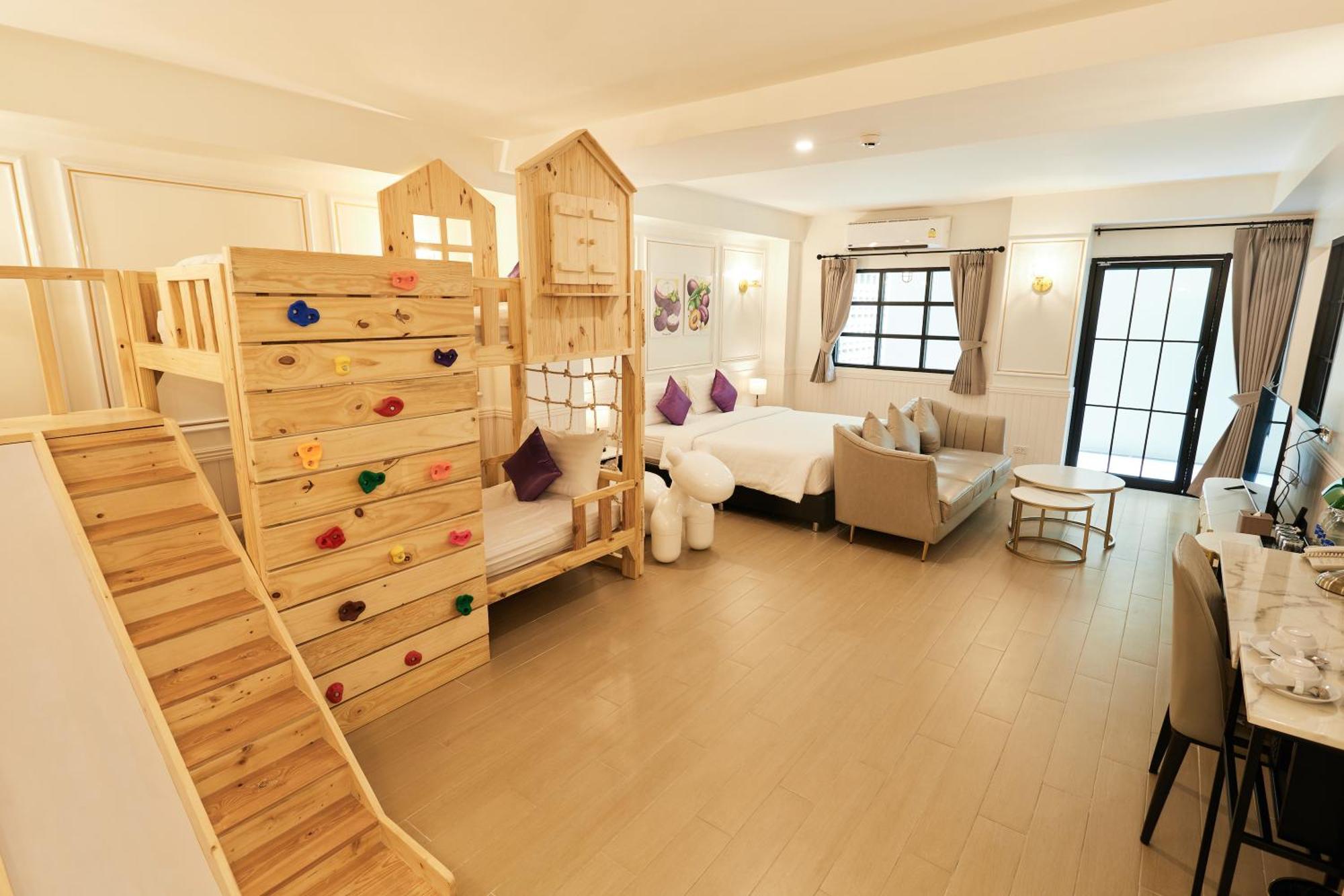 Family Room,1585574190:JPEG