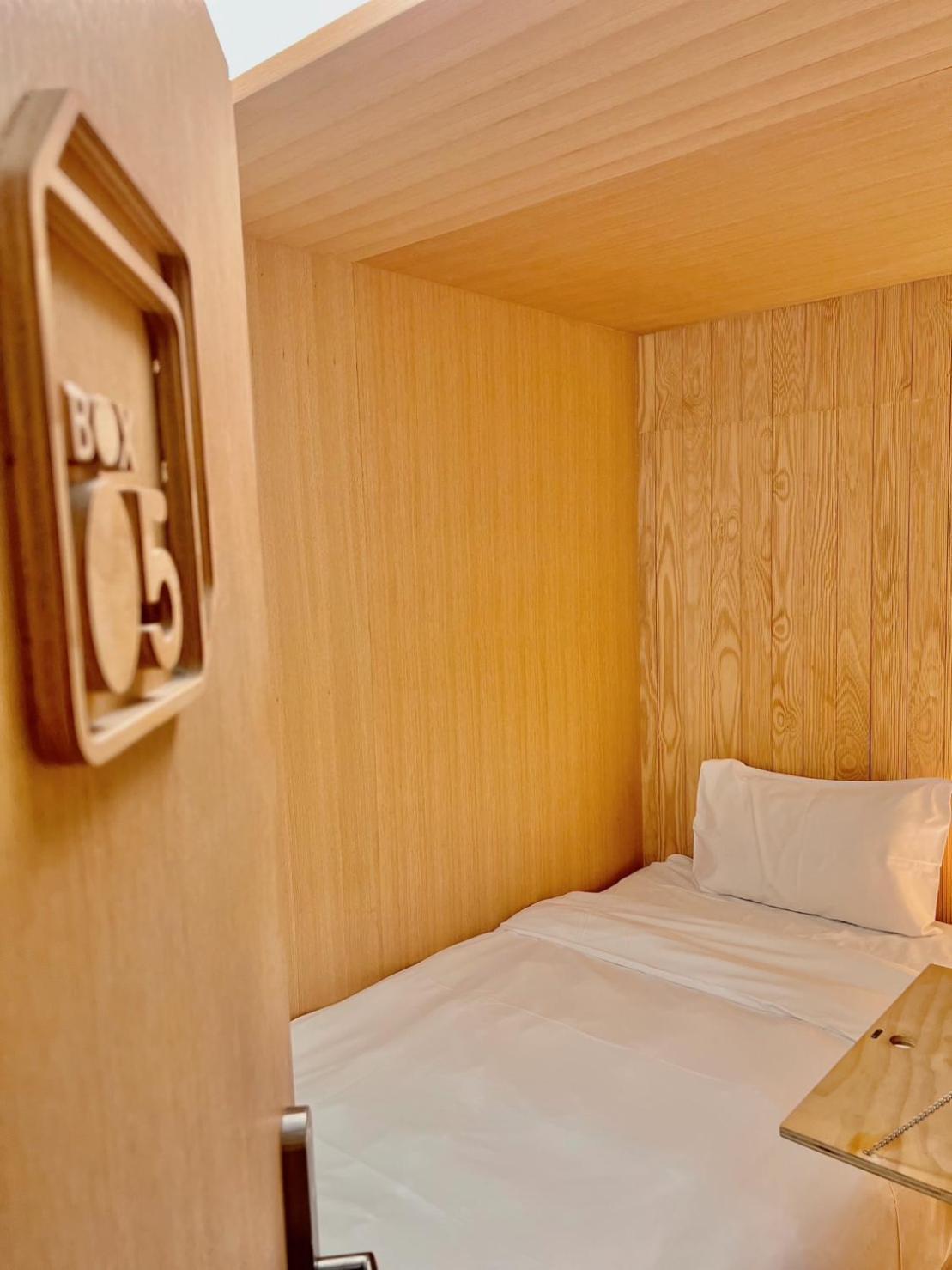 Single Room only 4 hrs Time of 01 am 0400 am