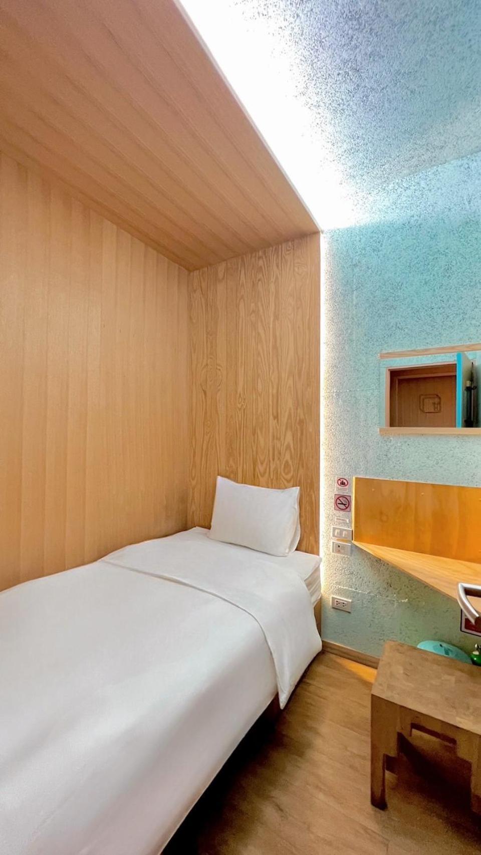 Single Room only 4 hrs Time of 01 am 0400 am,1557305395:JPEG