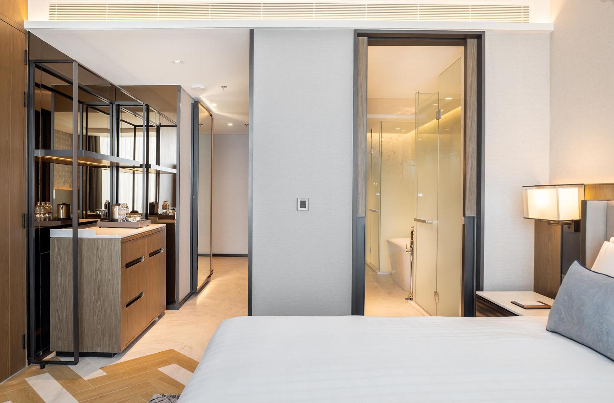 Deluxe Lounge Access