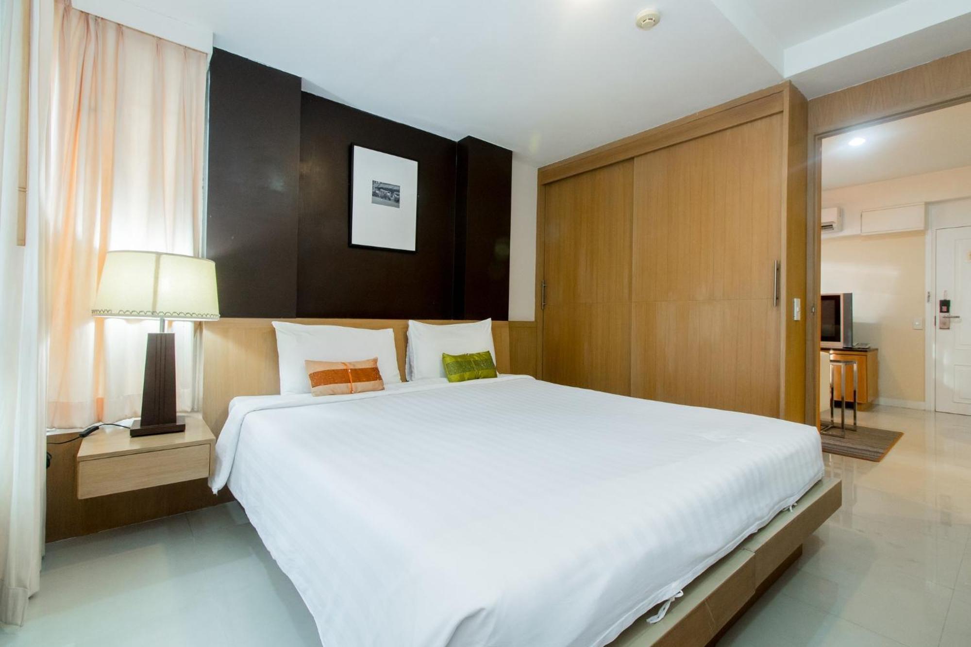 One-Bedroom Apartment G