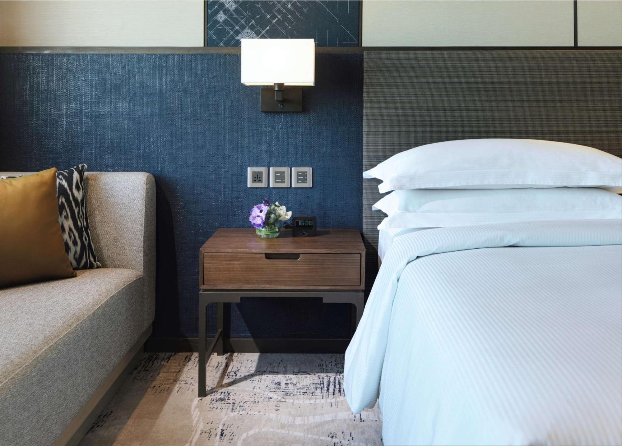 Executive King Room Lounge Access