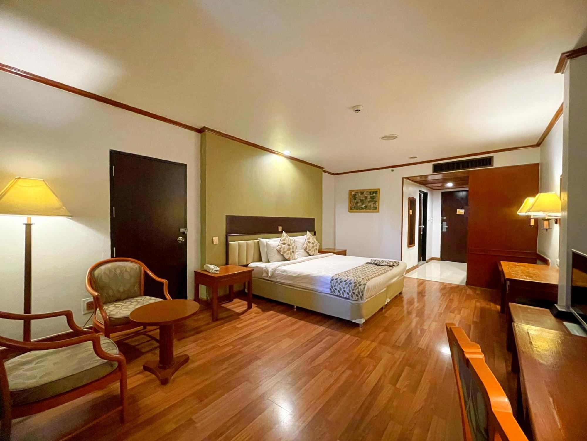 Deluxe King Room