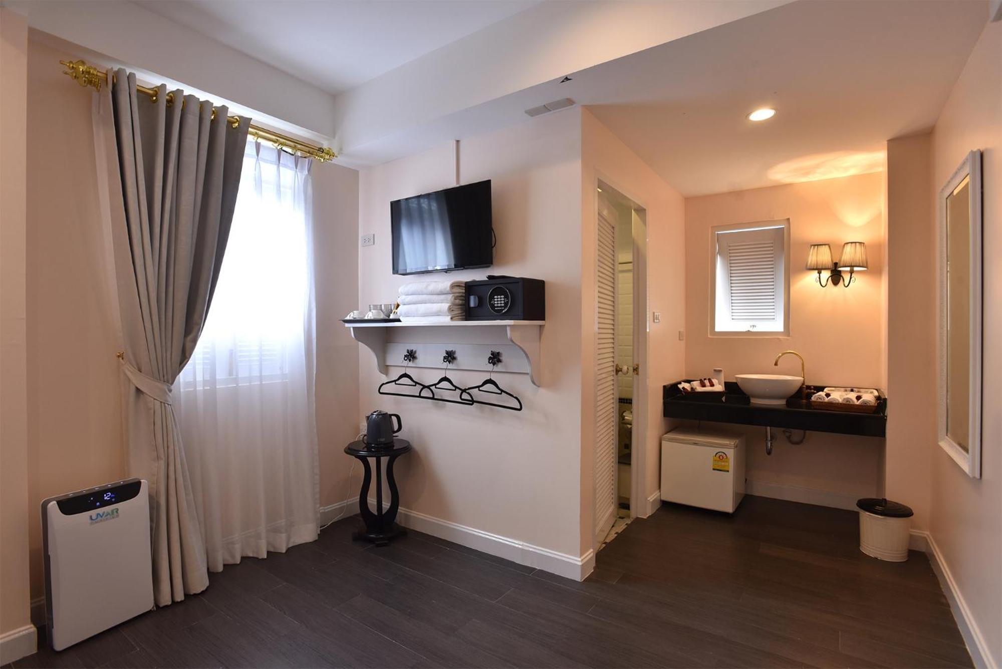 Deluxe Quadruple Room