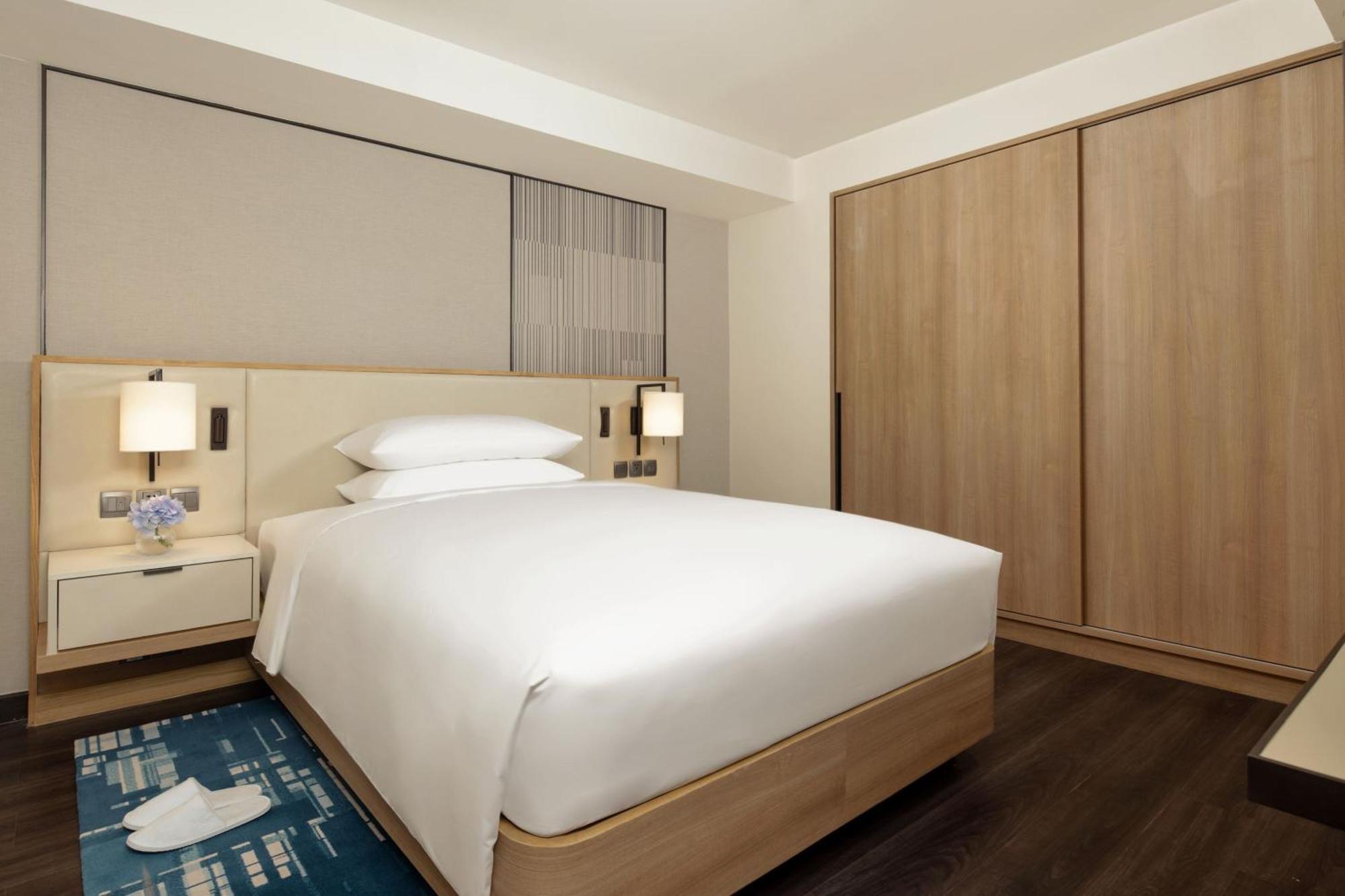 Two-Bedroom Apartment One King Bed One Queen Bed,1653552730:JPEG