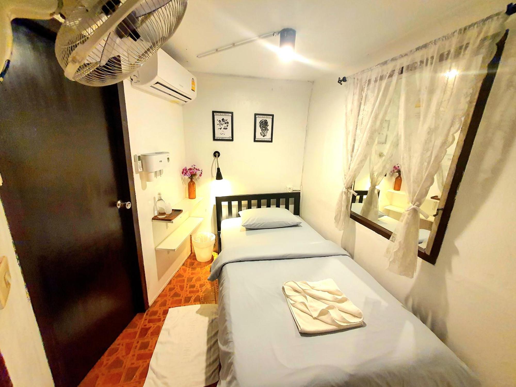 Small Single Room,1600247636:JPEG