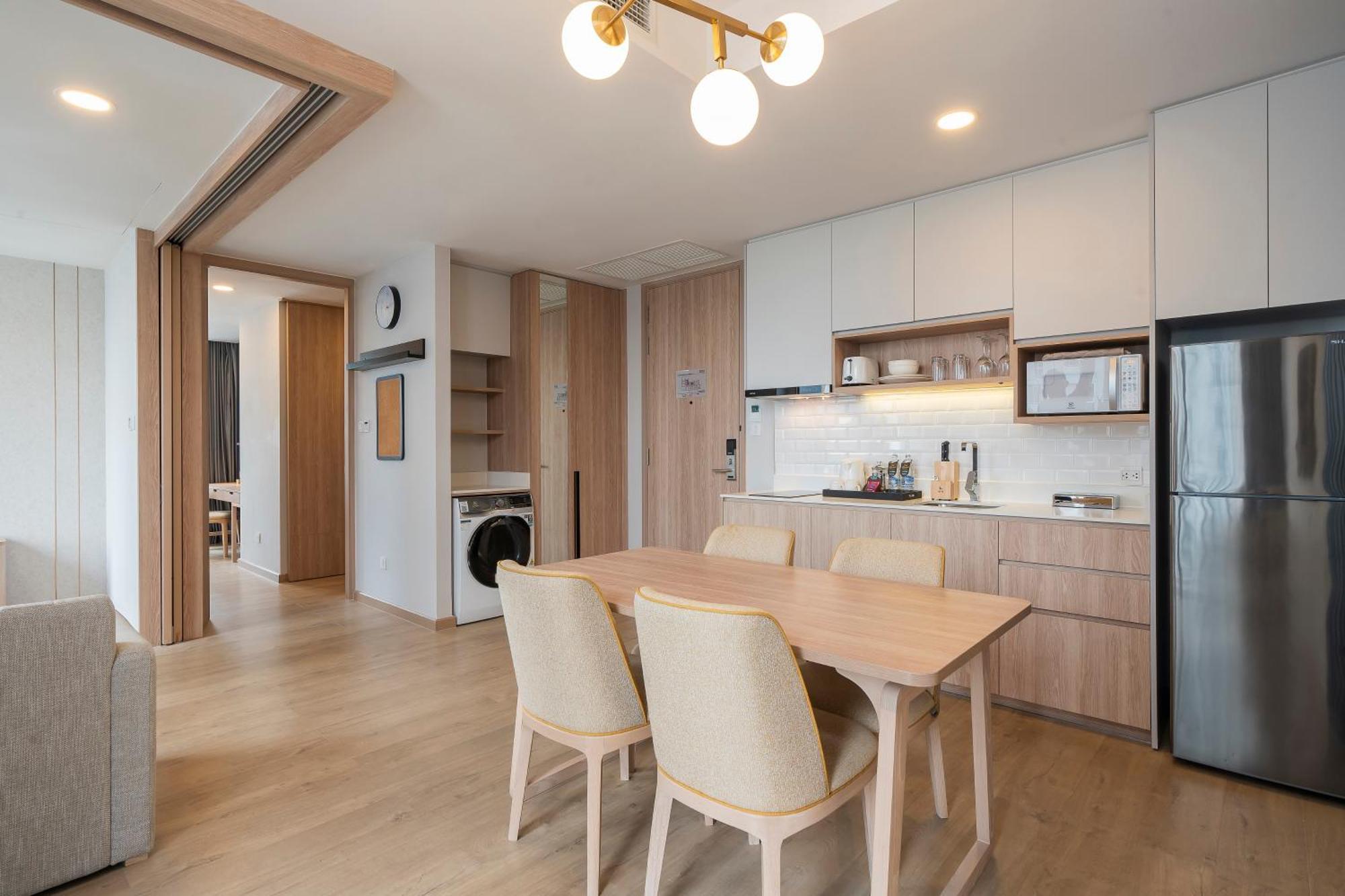 One-Bedroom King Corner Suite High Floor