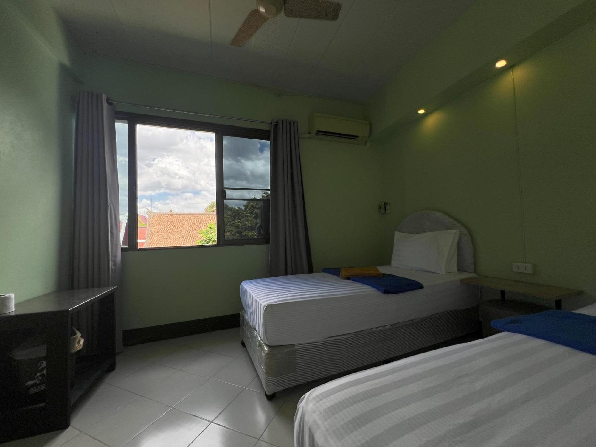 Twin Room Private Bathroom