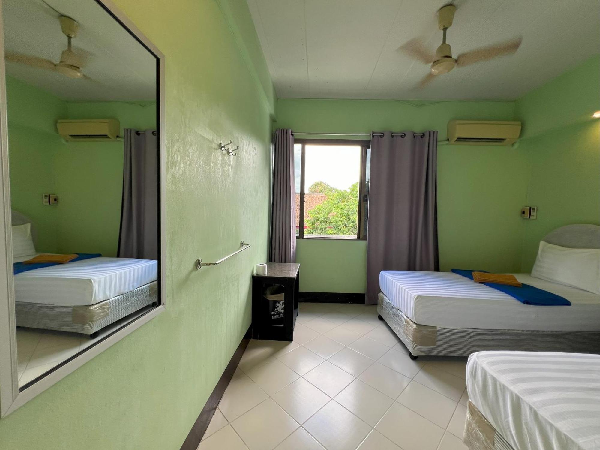 Twin Room Private Bathroom