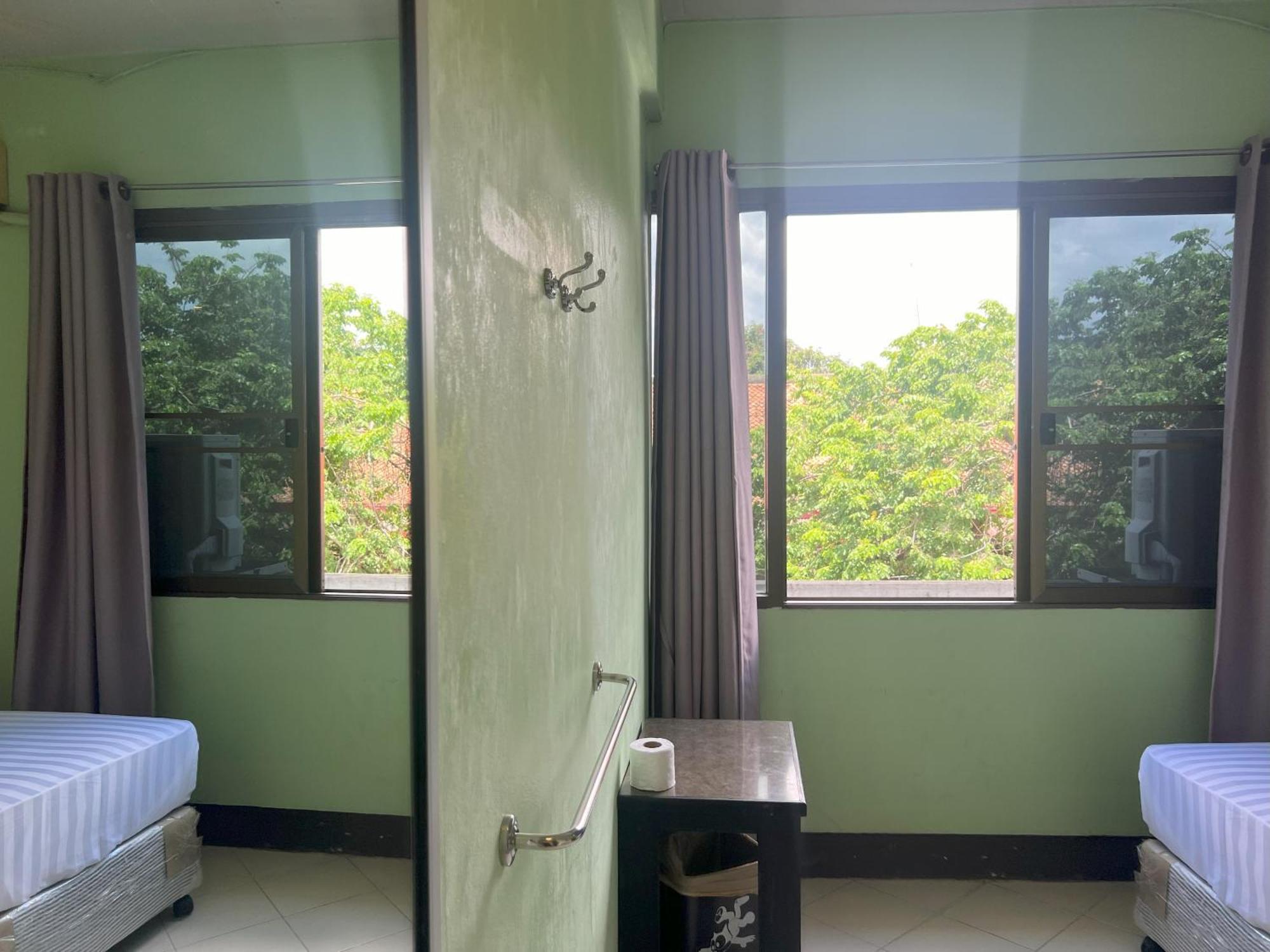 Twin Room Private Bathroom