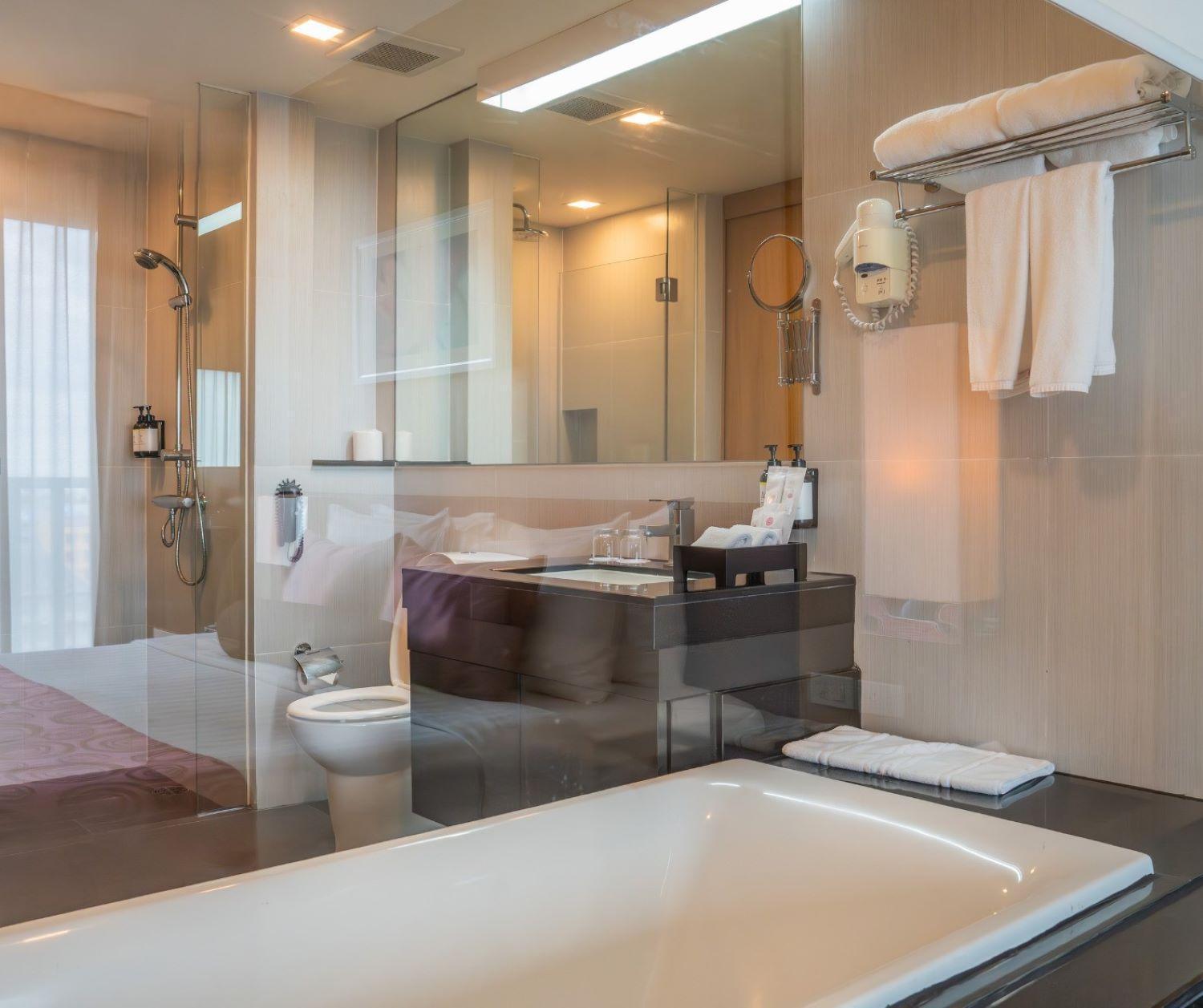 Deluxe Plus Zimmer mit Kingsize-Bett und Balkon
