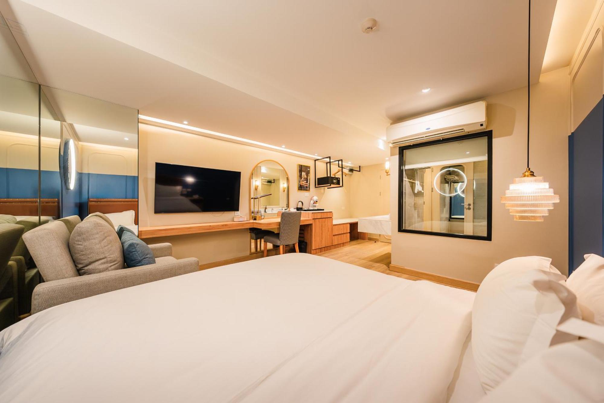 Deluxe Double or Twin Room No Window