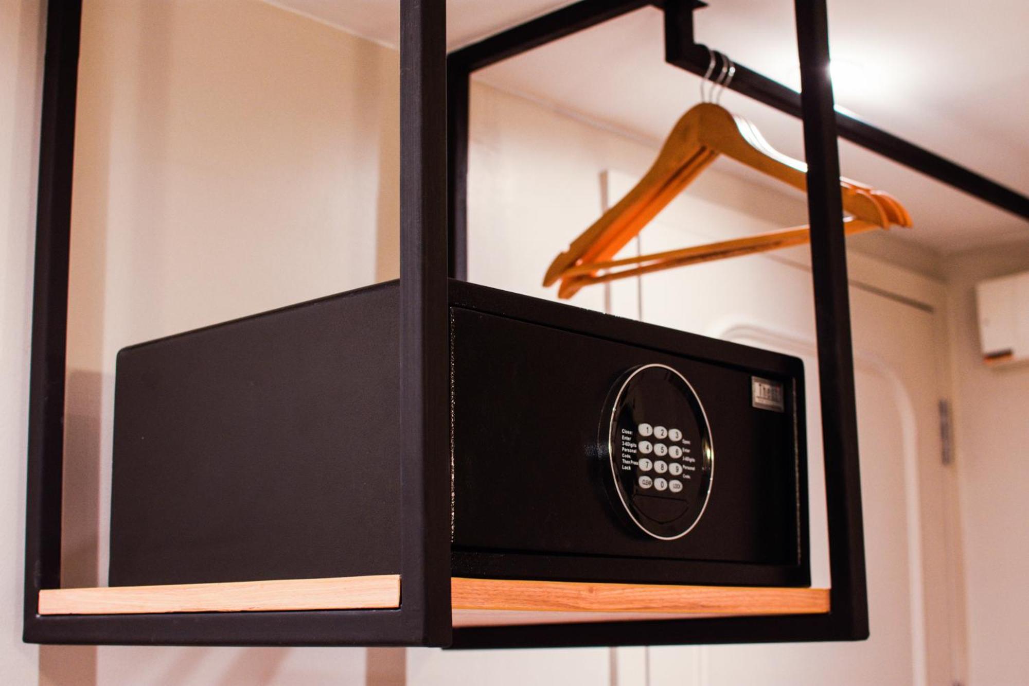 Deluxe Double or Twin Room No Window