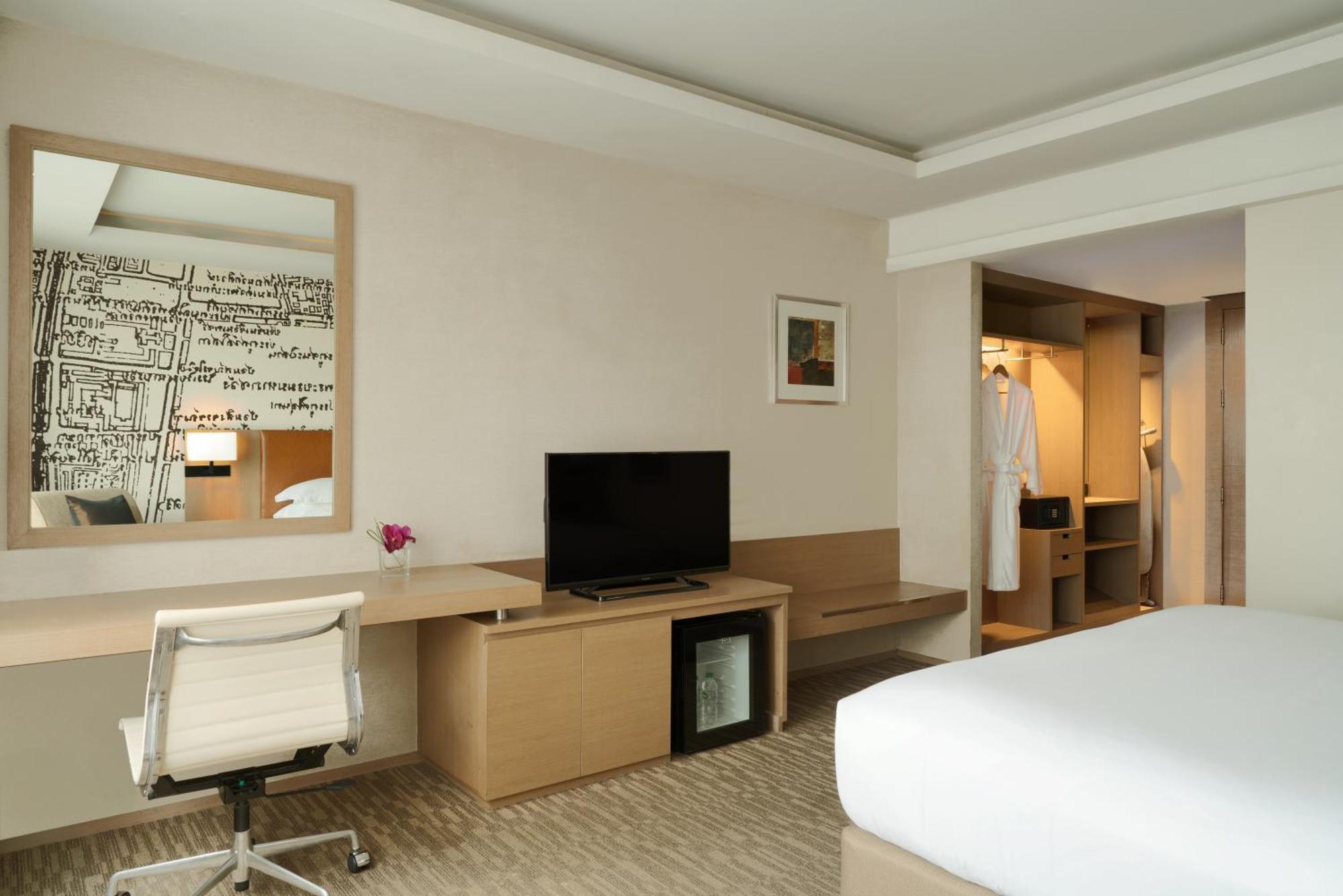 Deluxe Skyline Room