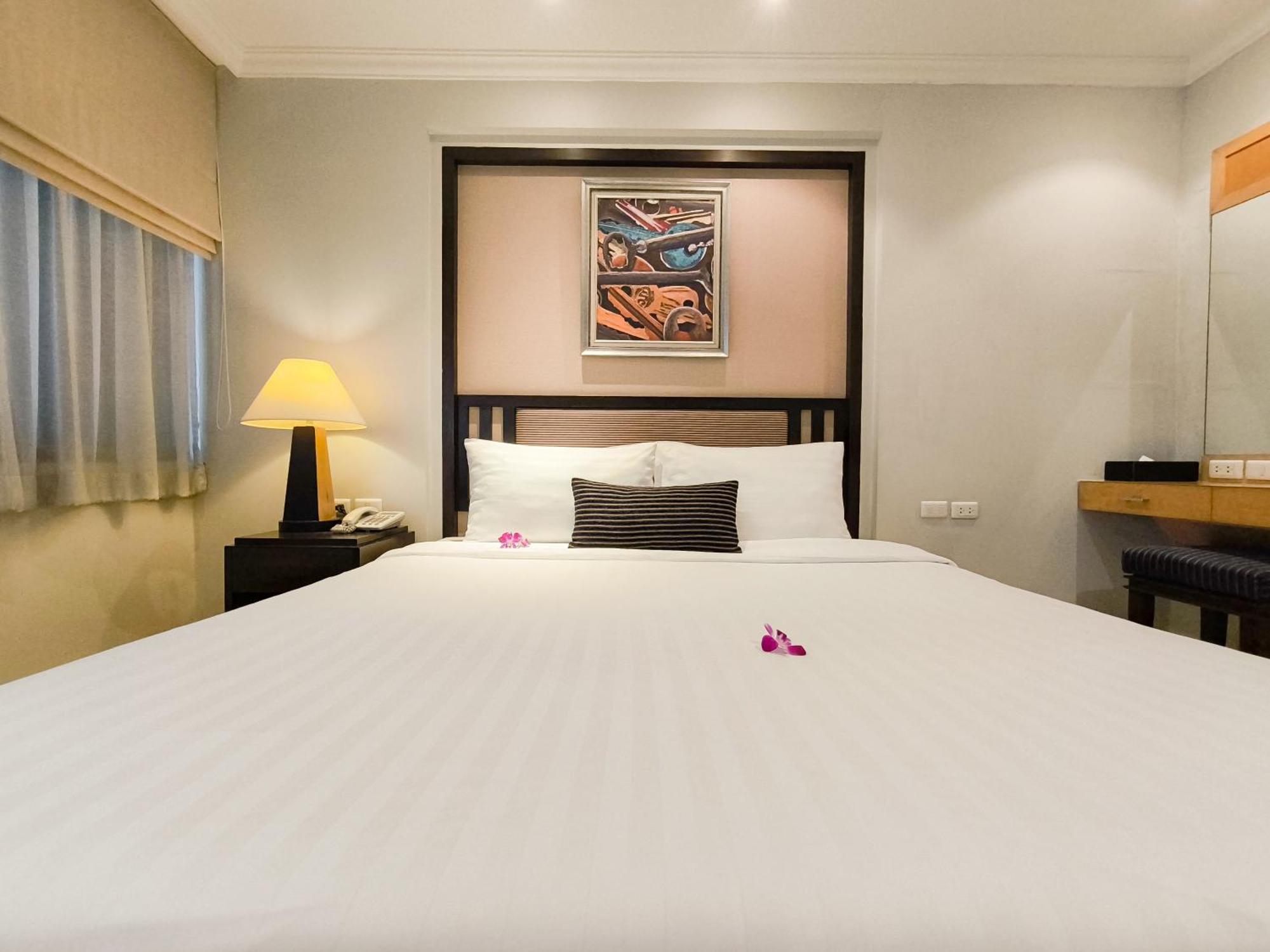 Executive Corner Room