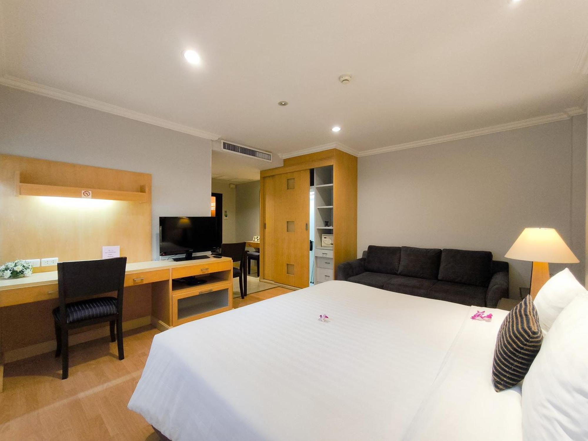 Executive Corner Room