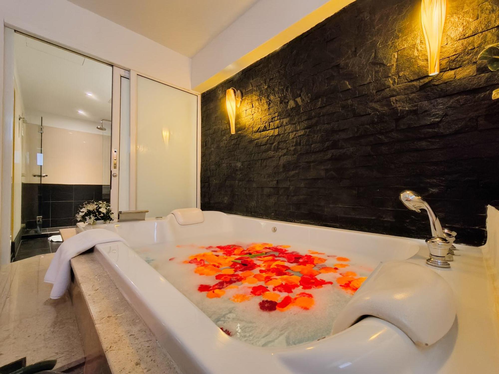 Suite Spa Bath