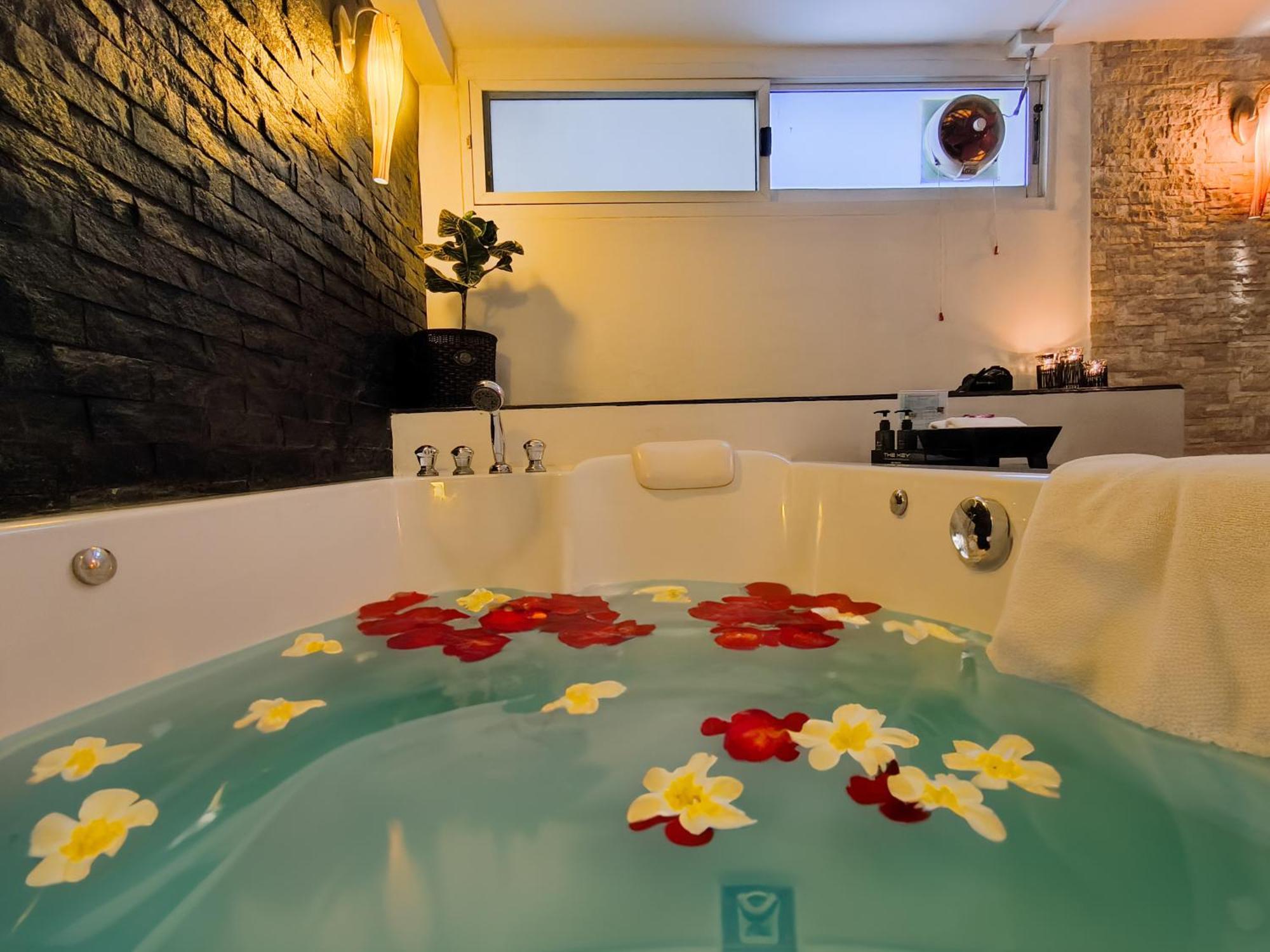 Suite Spa Bath