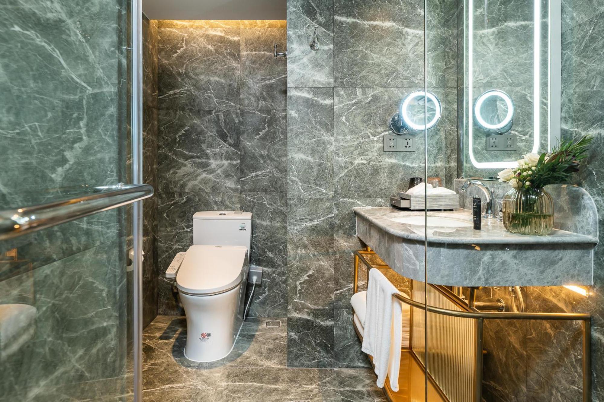 Deluxe Atelier