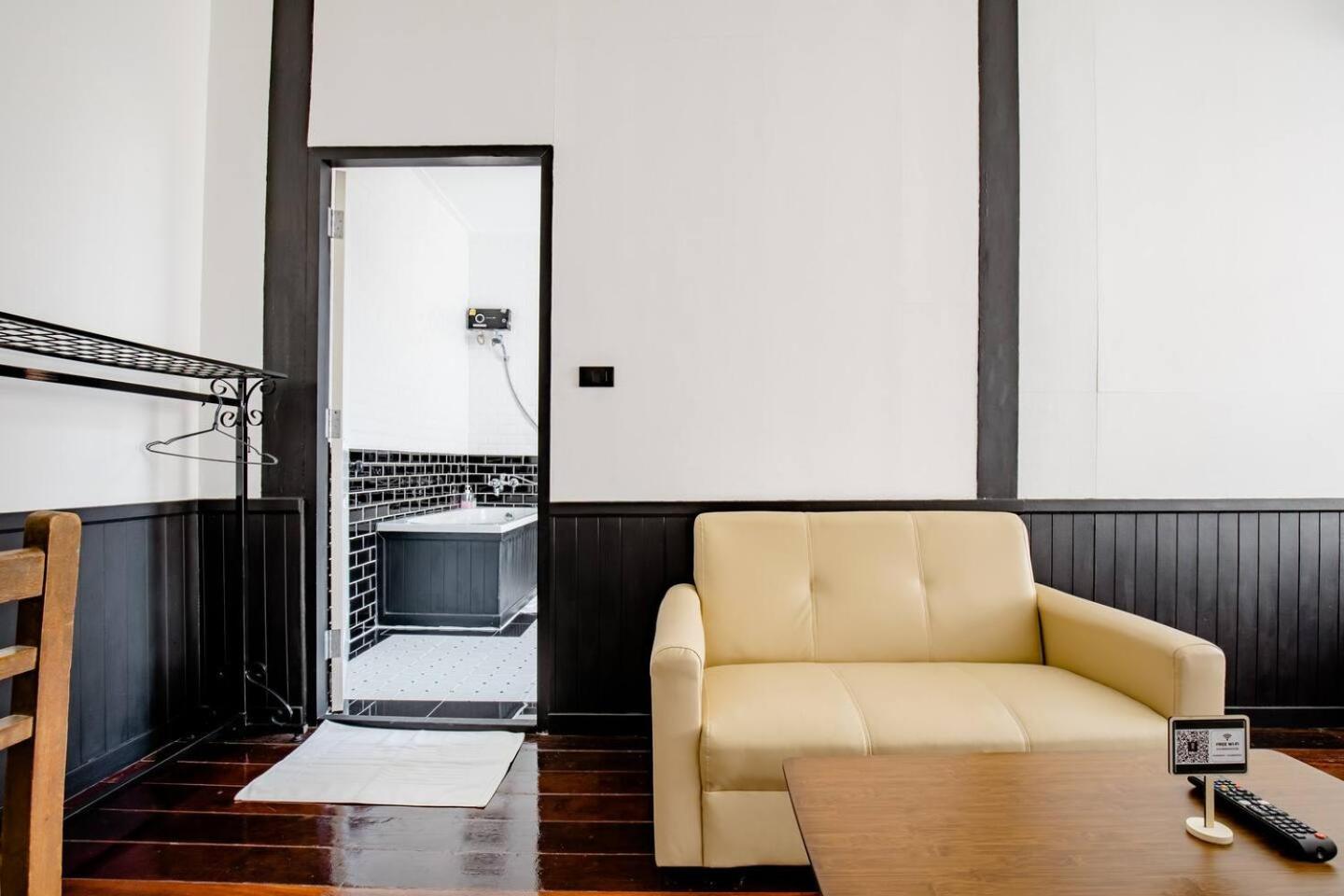 Deluxe Double Room Bath