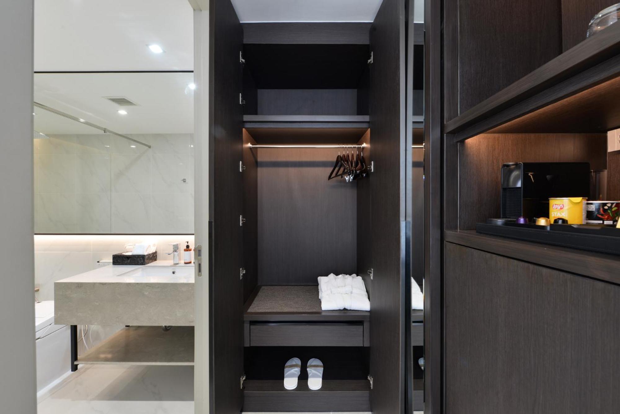 Deluxe Double Room Bath