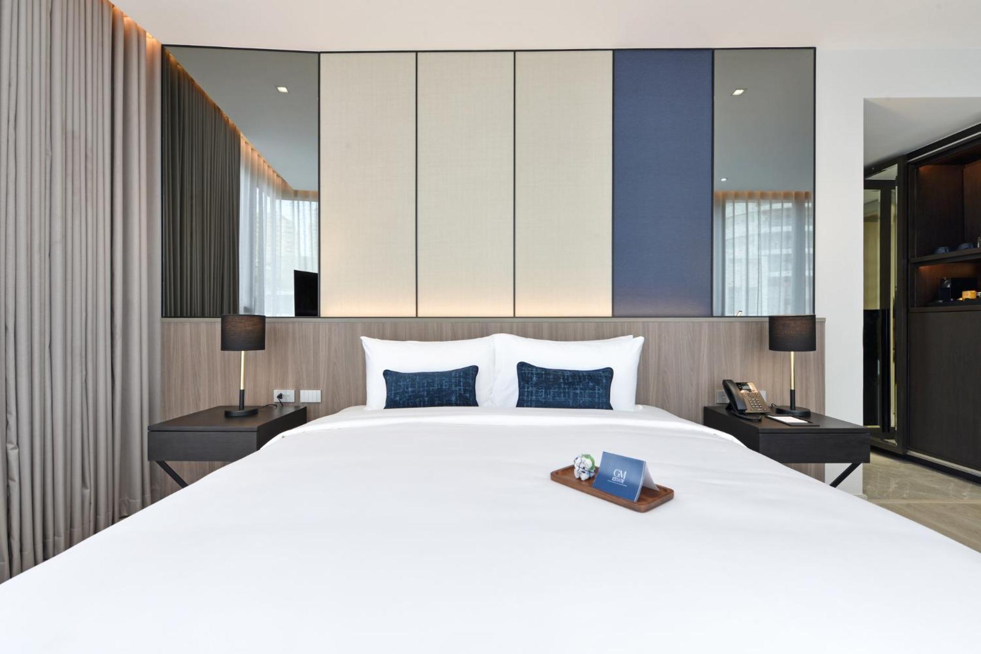 Deluxe Double Room Bath