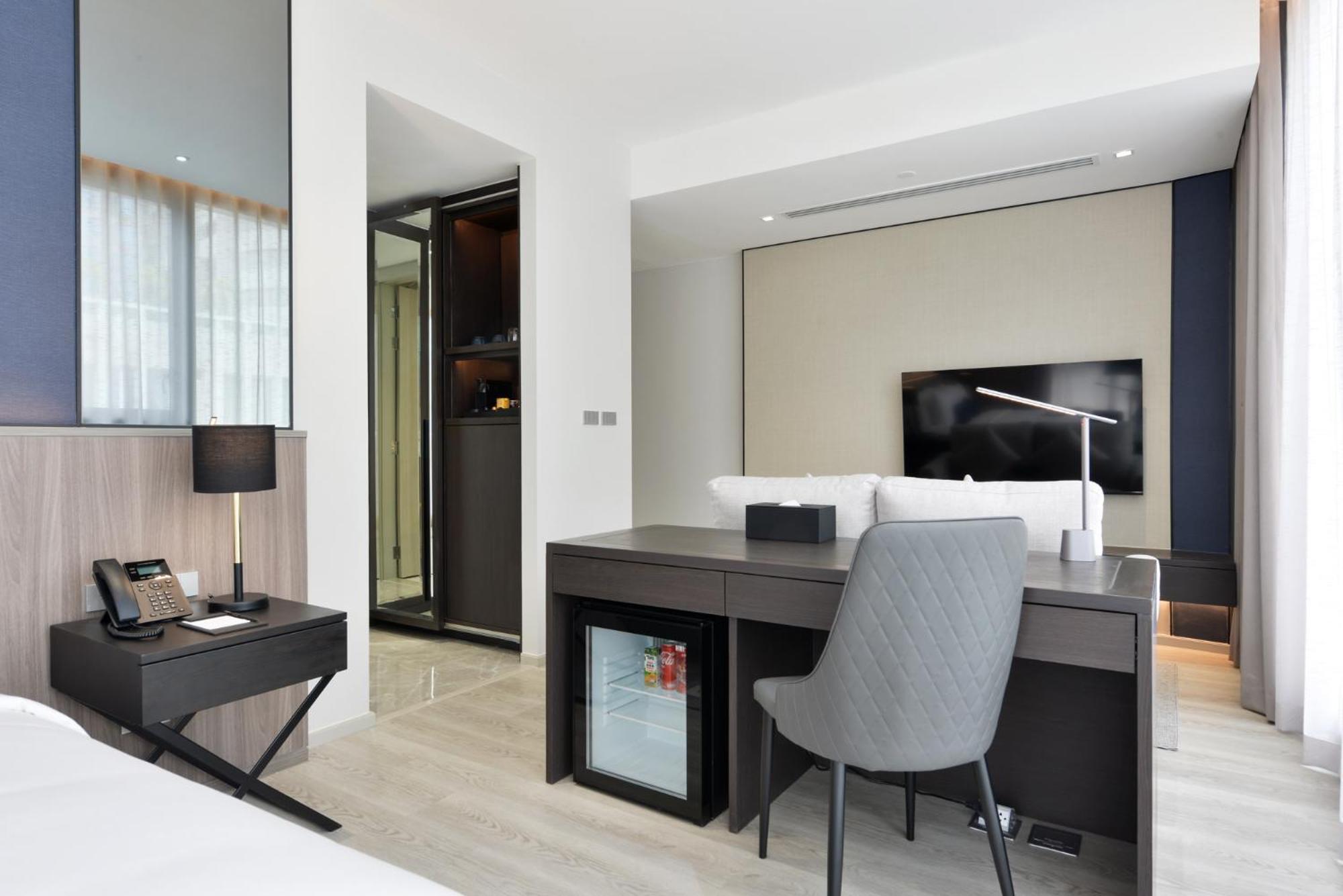 Deluxe Double Room Bath