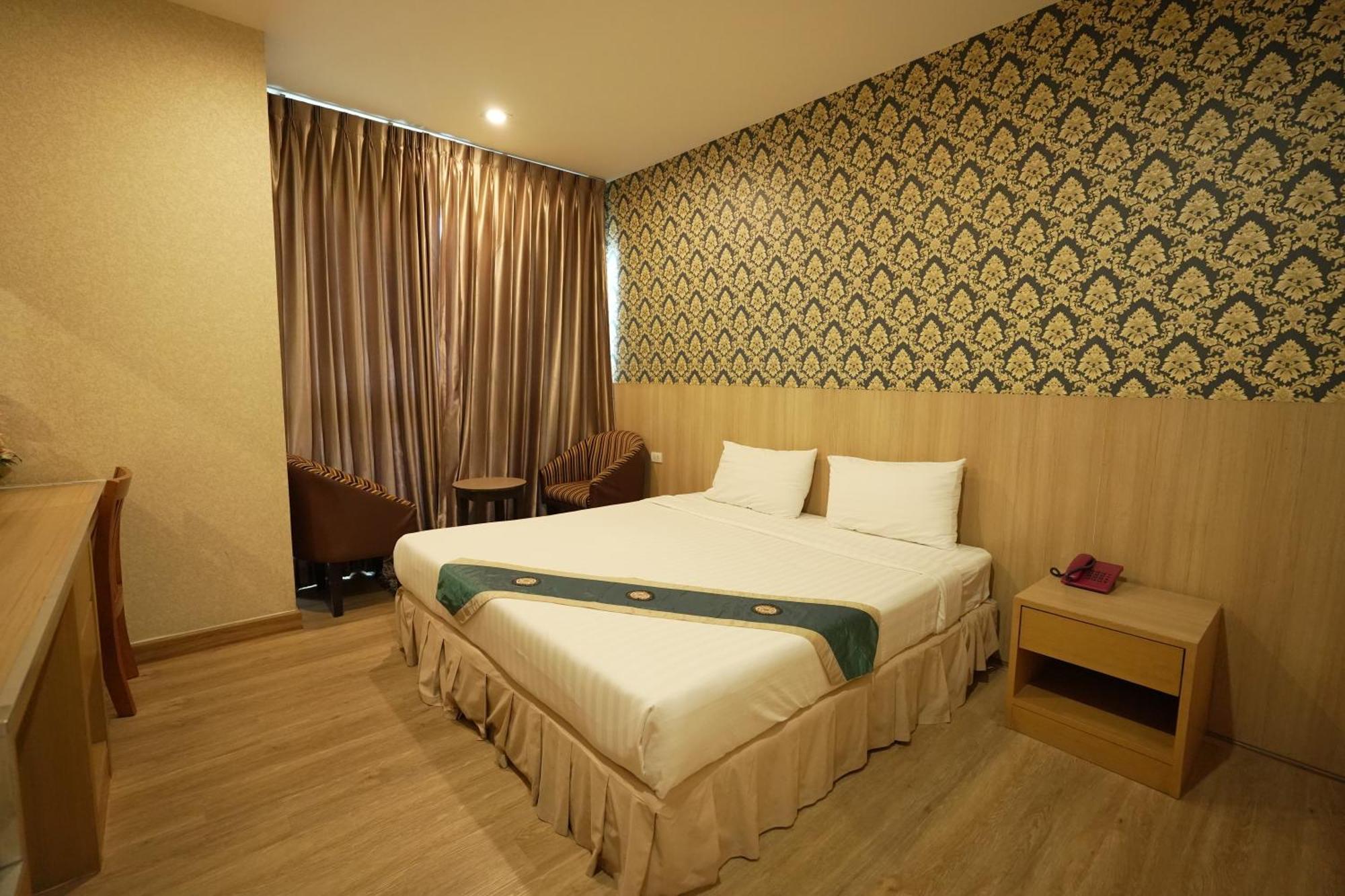 Deluxe Double or Twin Room
