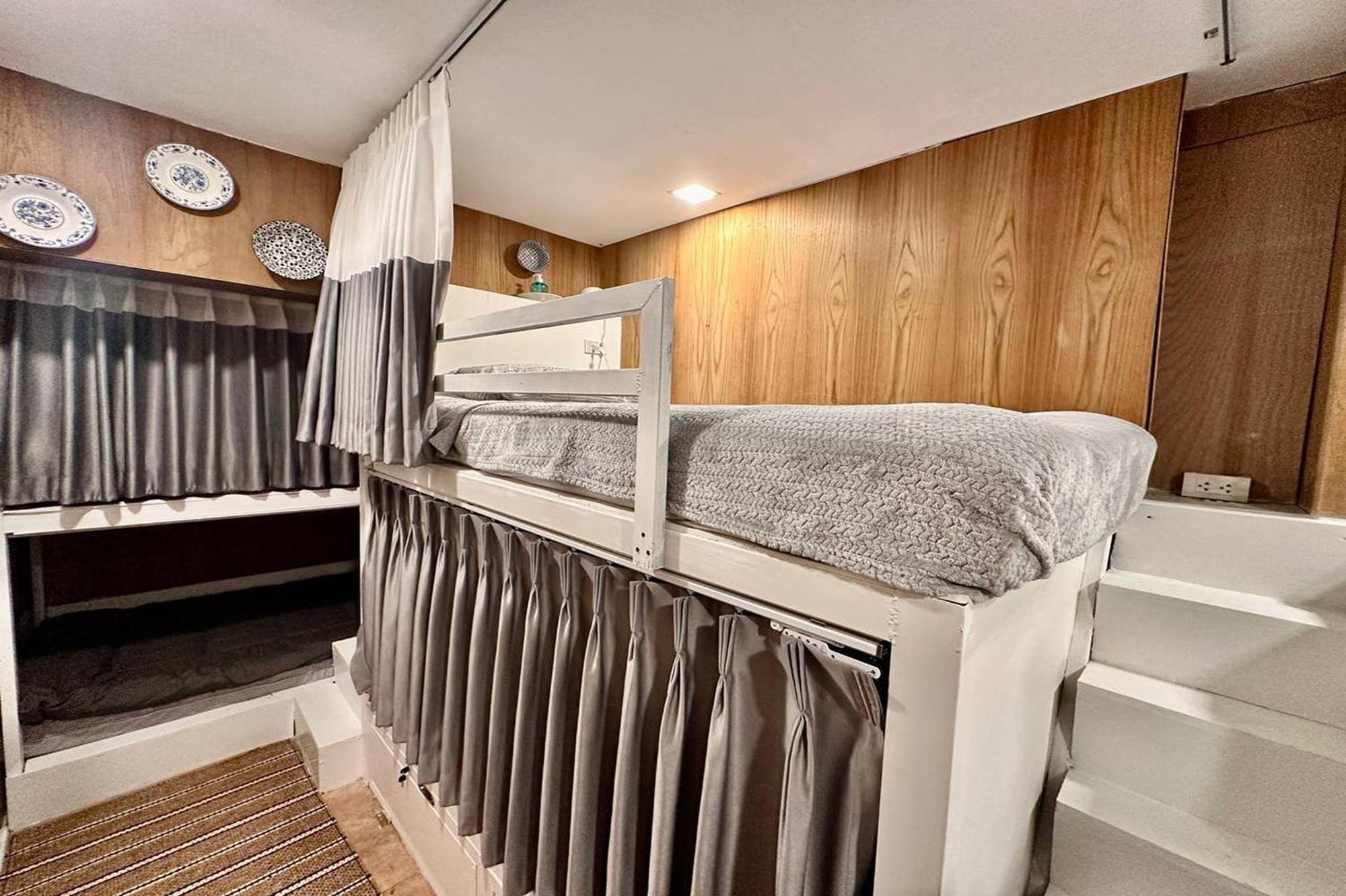 Bed 6-Bed Dormitory Room