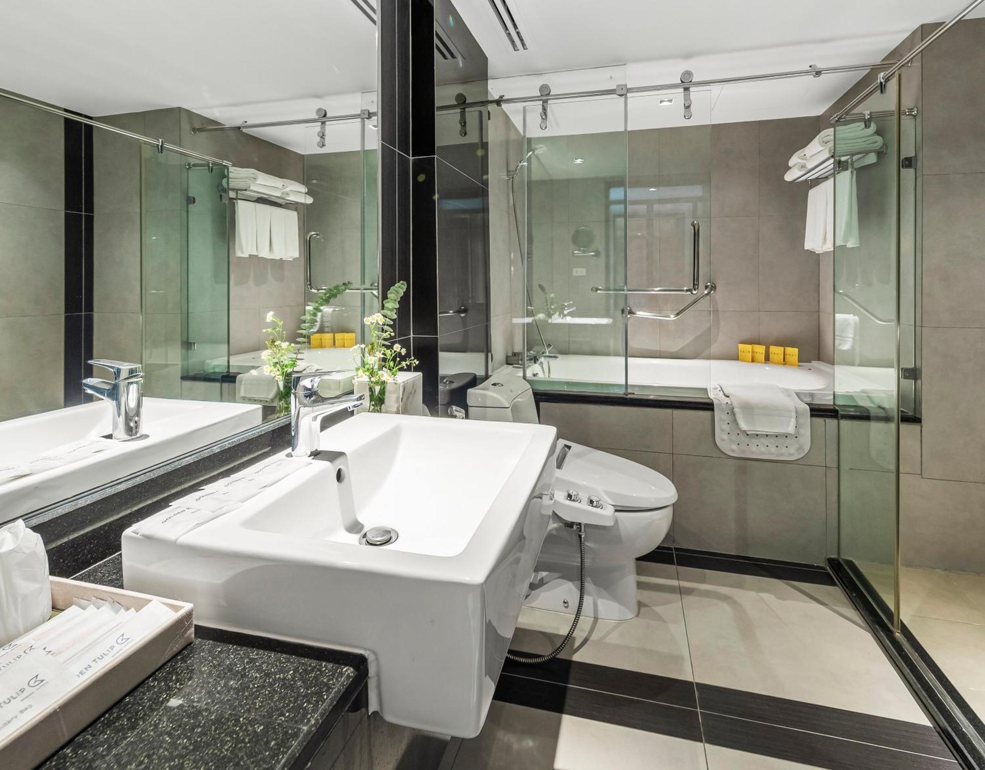 Grand Deluxe King Room
