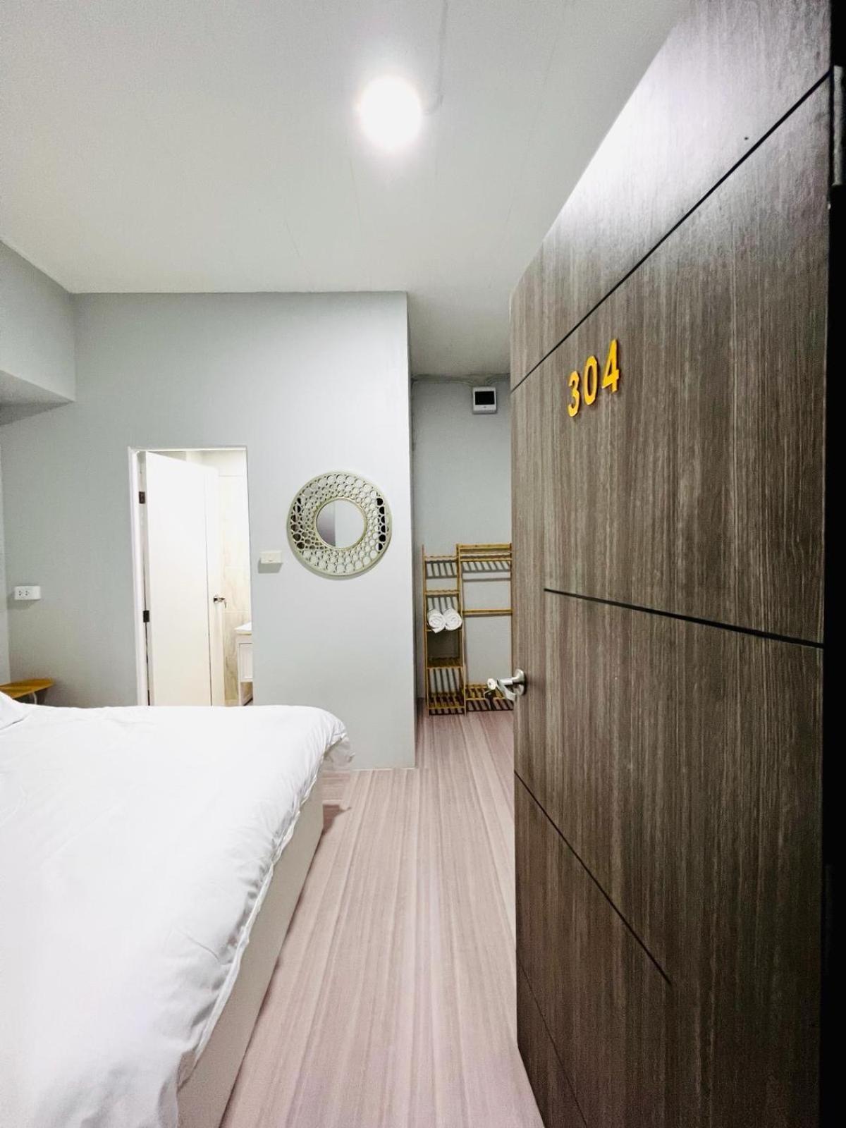 Queen Suite No Window