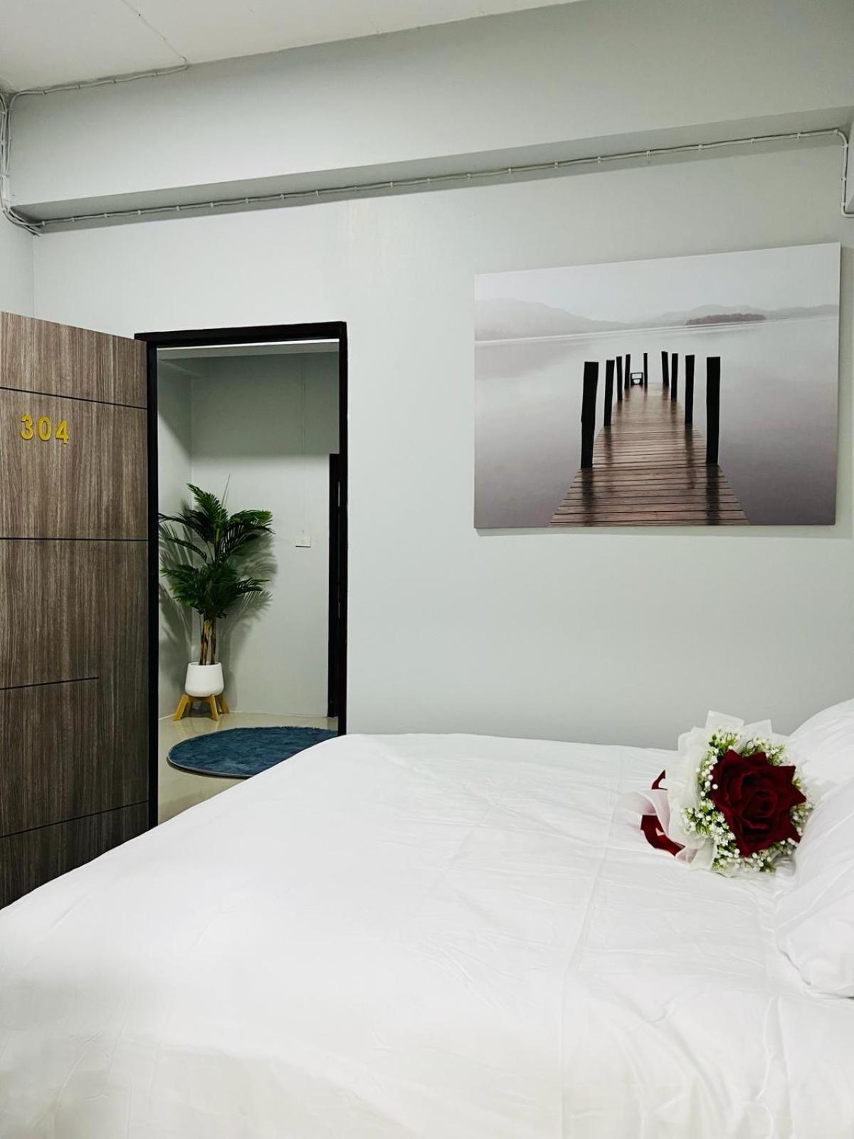 Queen Suite No Window