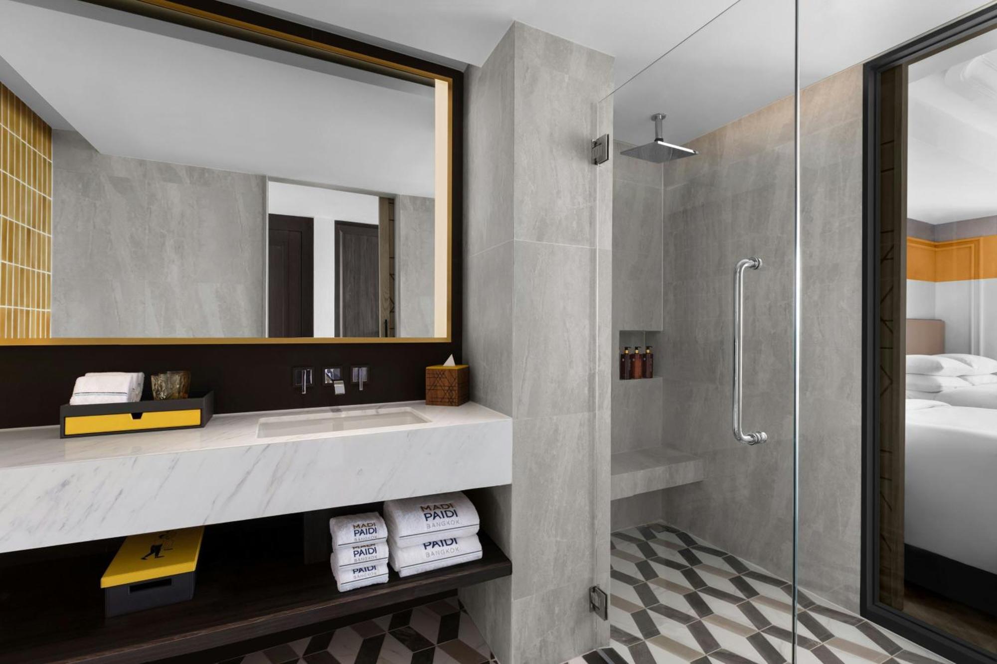Superior Topaz King Room