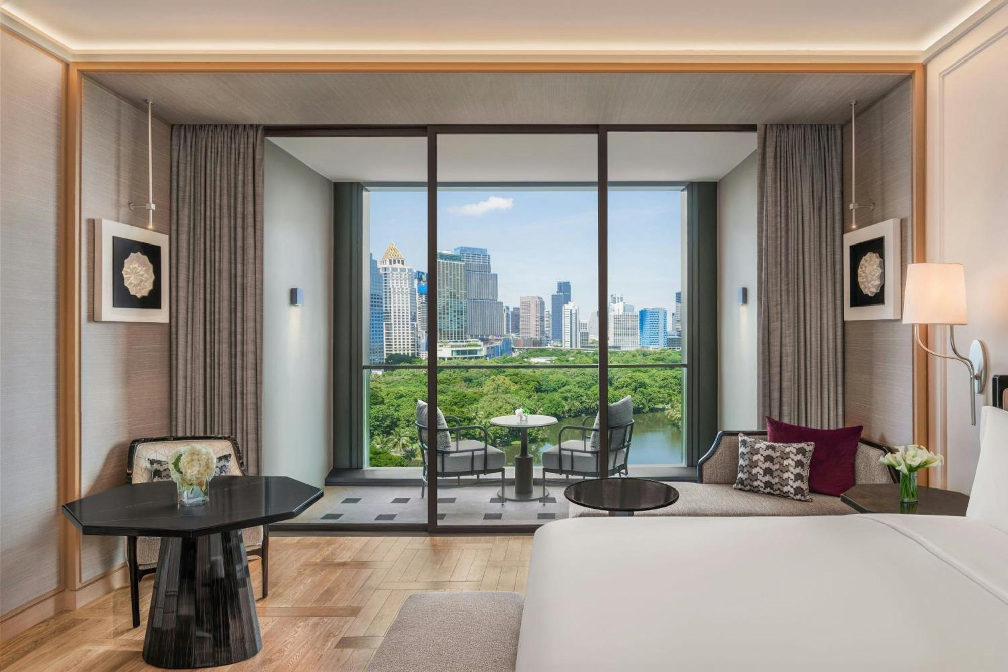 Deluxe King Room Balcony Park View