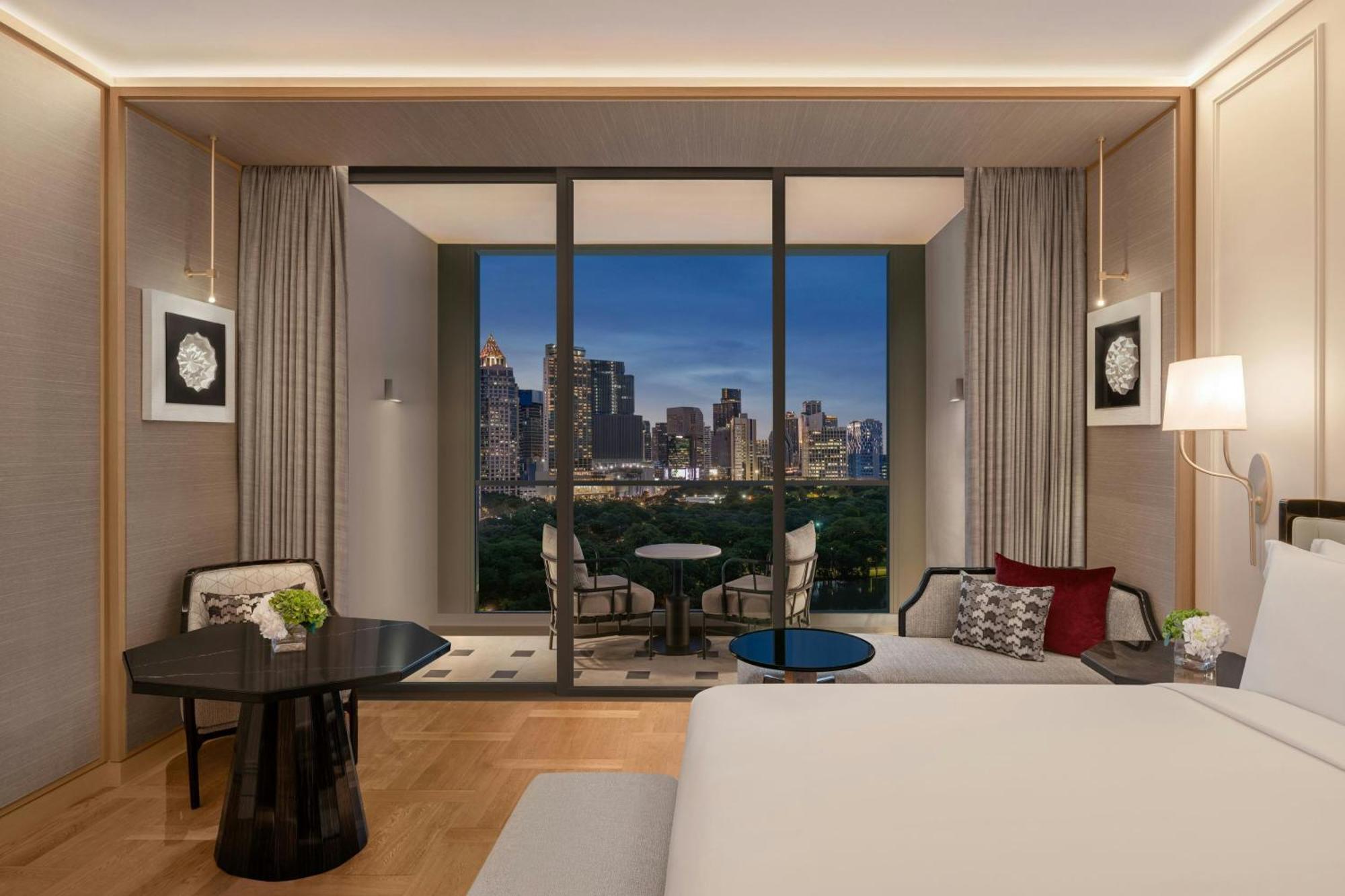 Deluxe King Room Balcony Park View