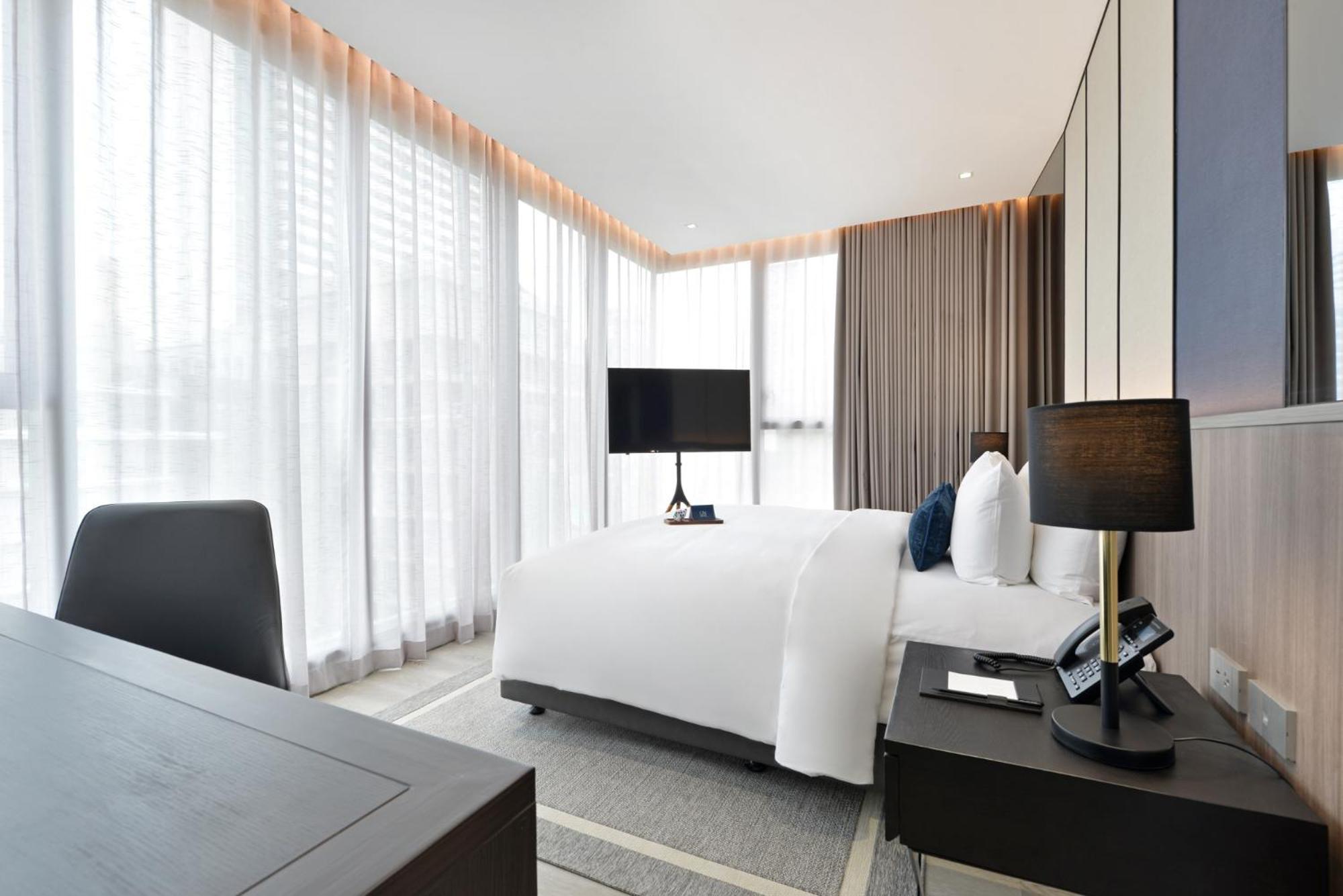 Deluxe Double Room Bath