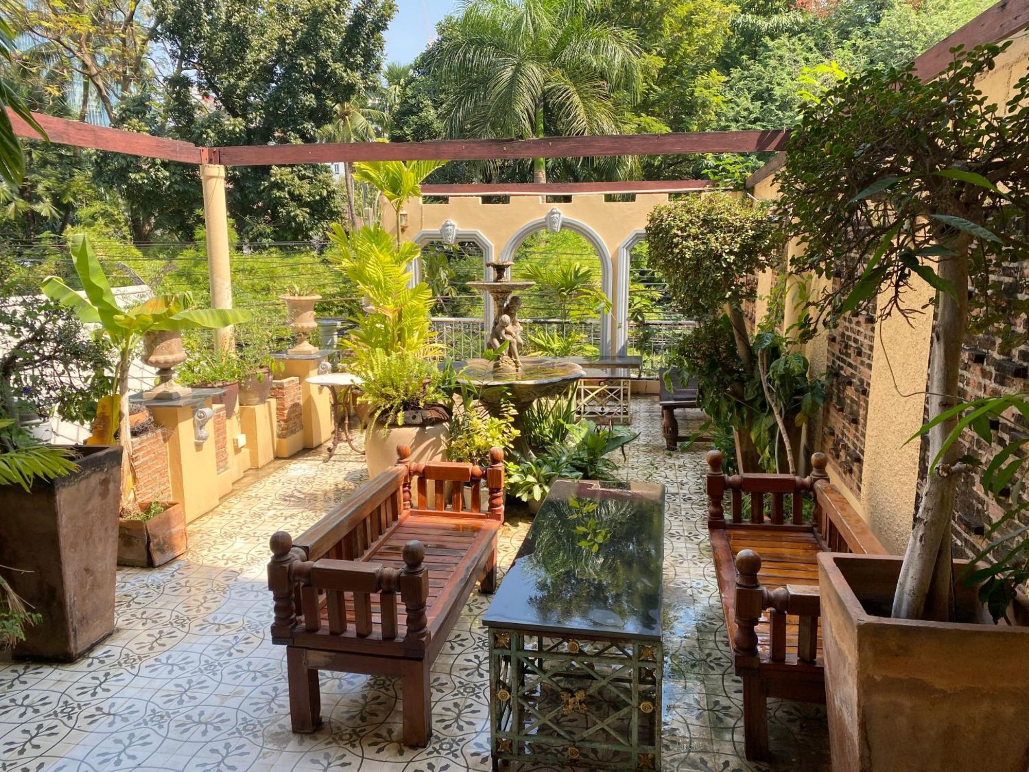 King Room Garden View