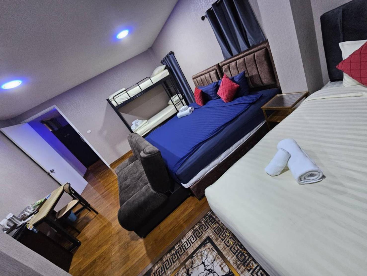 Deluxe Family Room