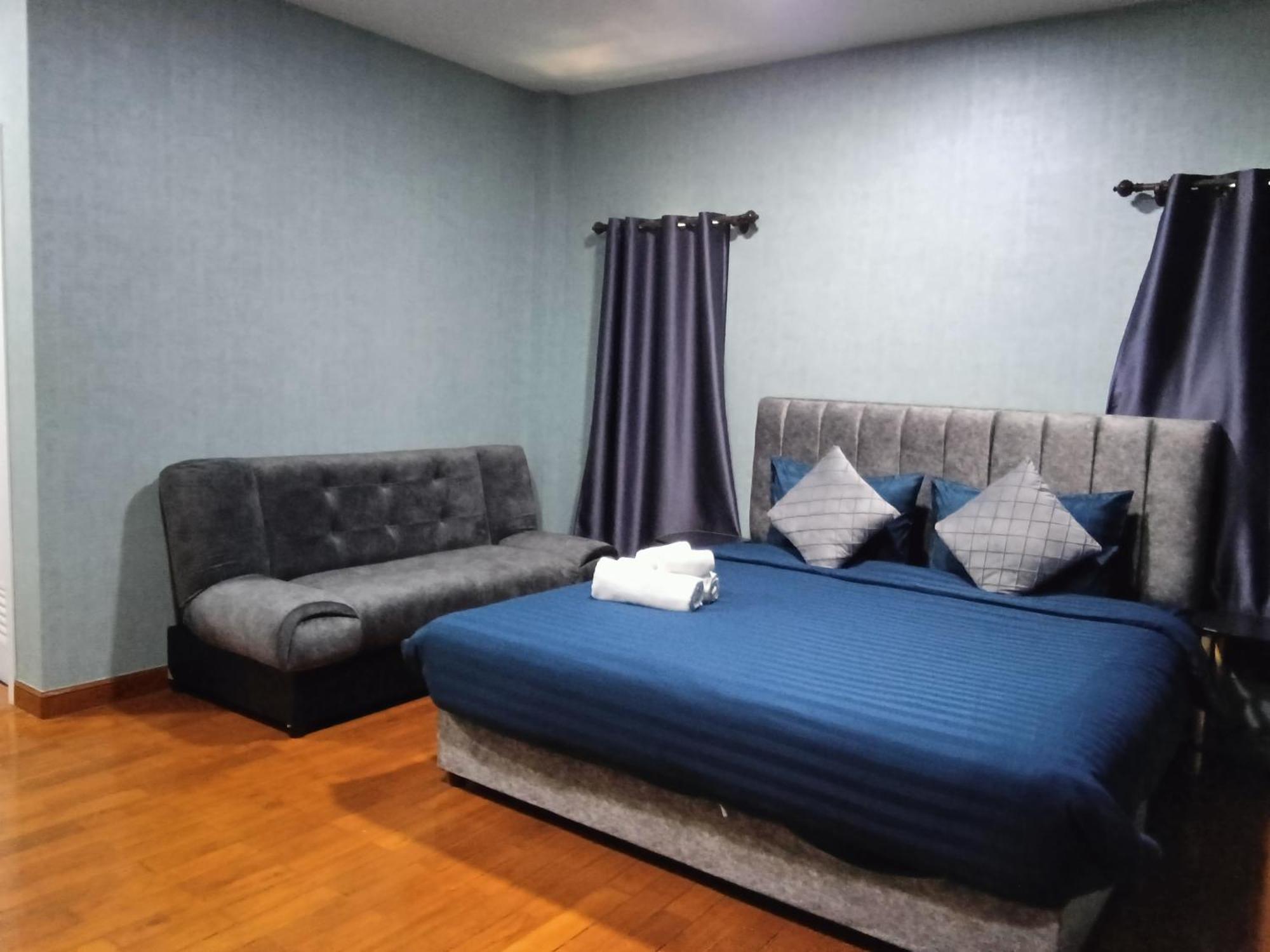 Deluxe King Room