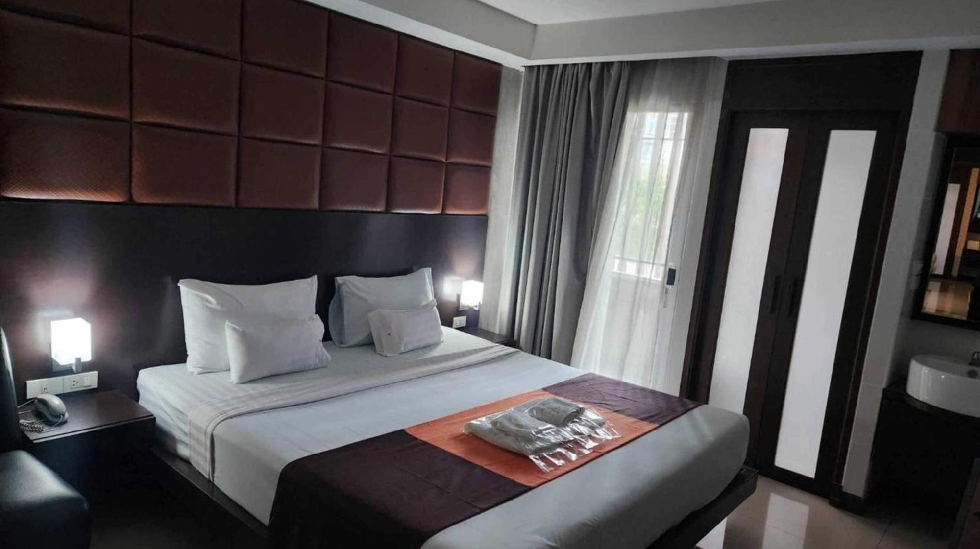 Deluxe Double Room,1646928364:JPEG
