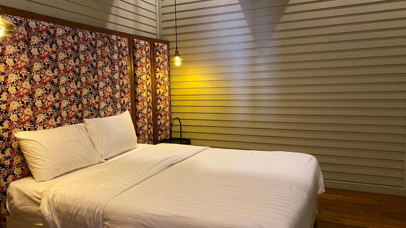 Queen Room,1651768217:JPEG