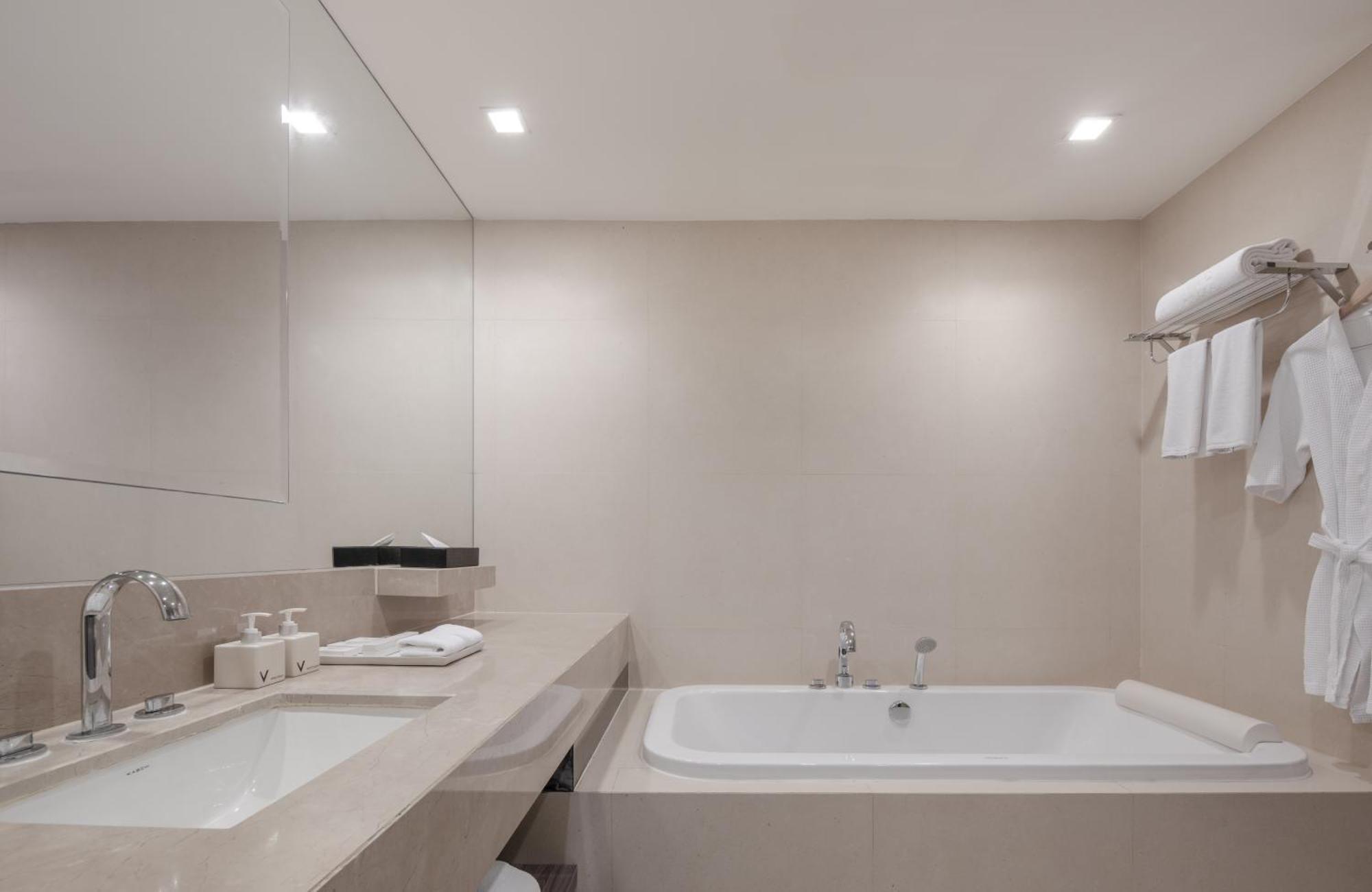 Two-Bedroom Suite Piano Club Privilege,1666642506:JPEG