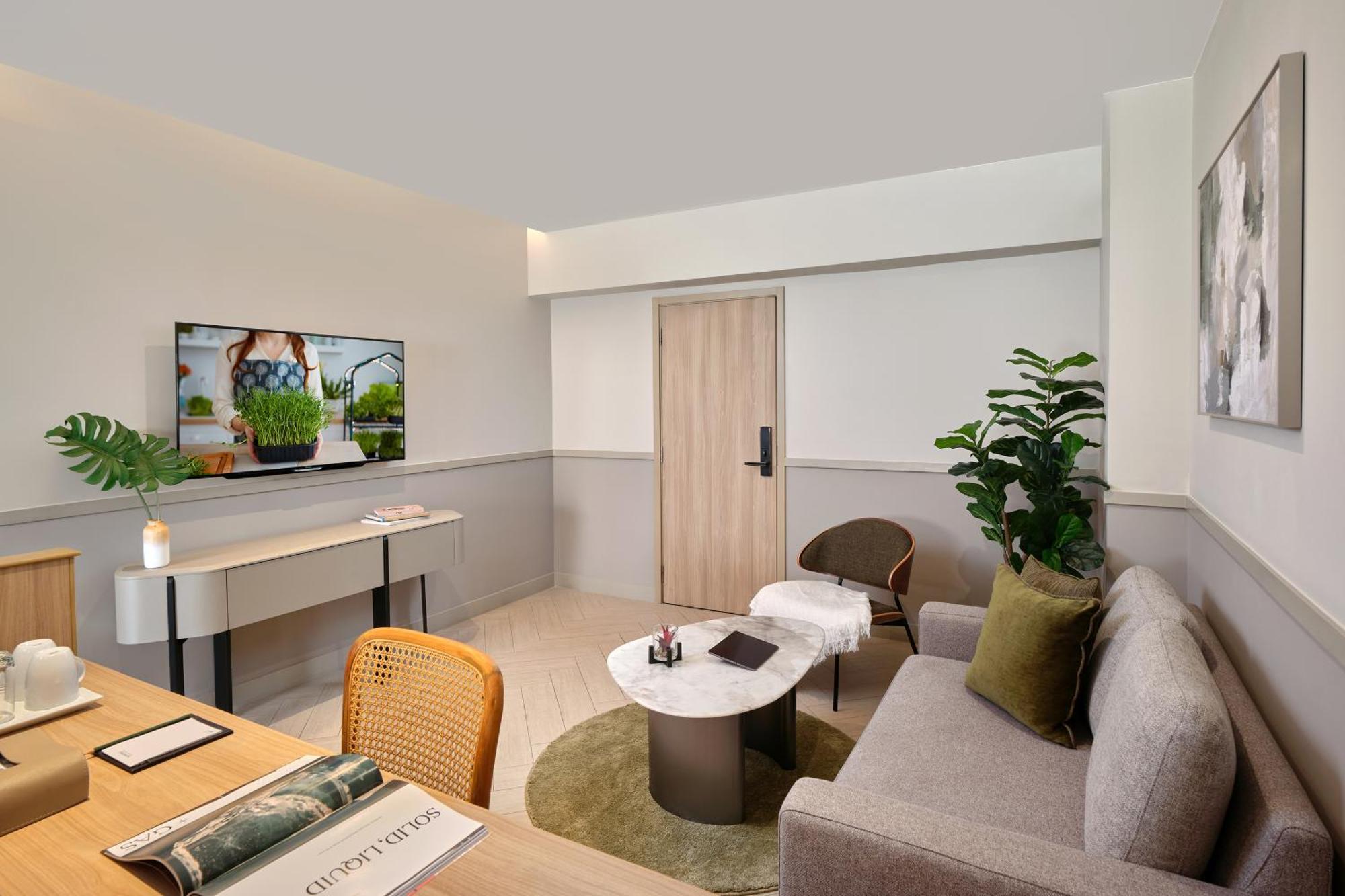 Premier Room King,1656530729:JPEG