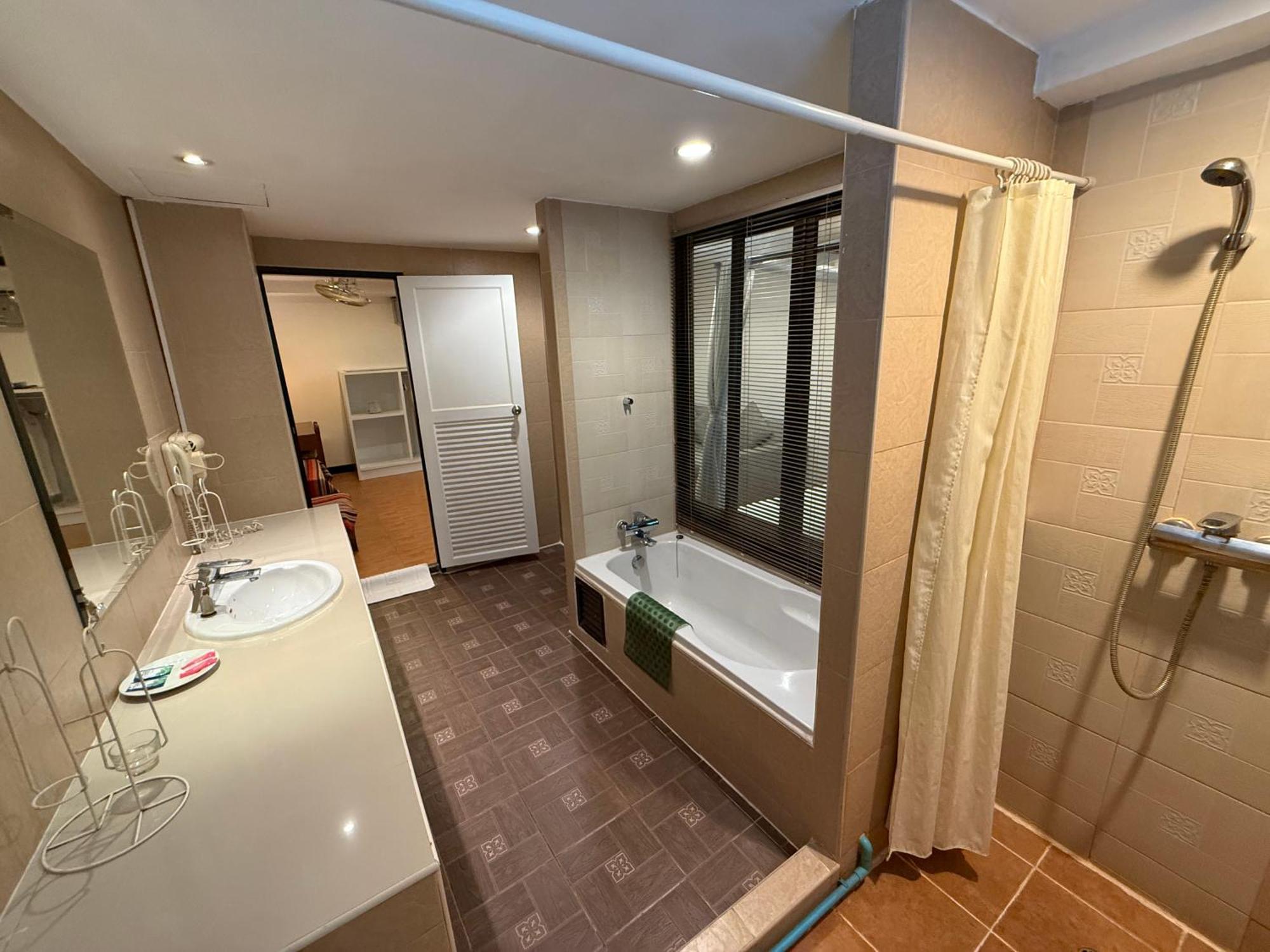 Deluxe Double Room Bath