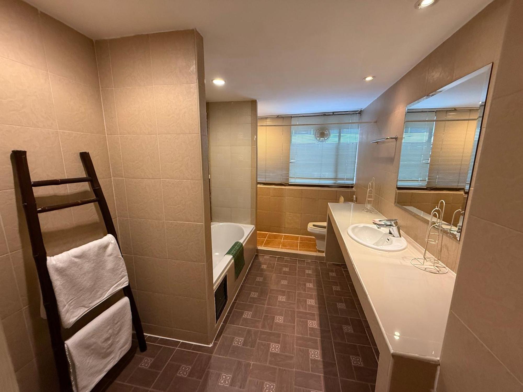 Deluxe Double Room Bath