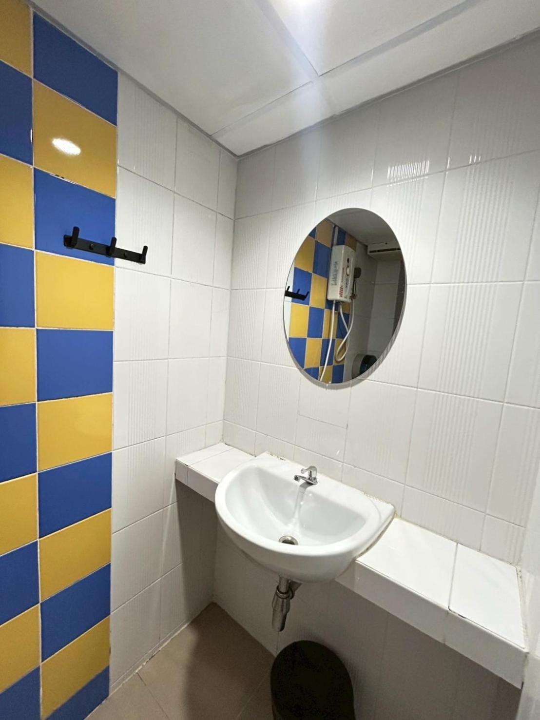 Single Room Private Bathroom