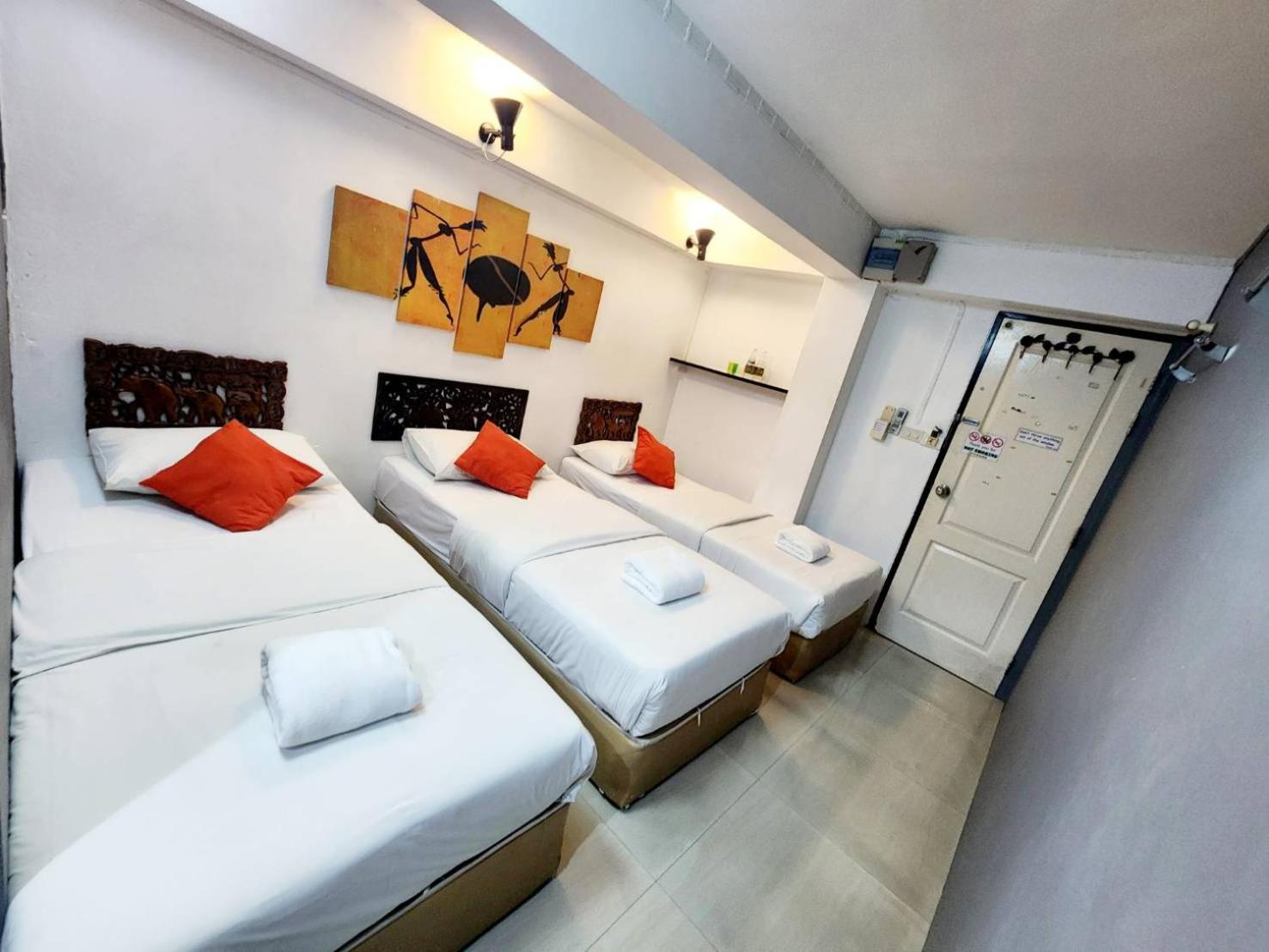 Standard Triple Room Private Bathroom