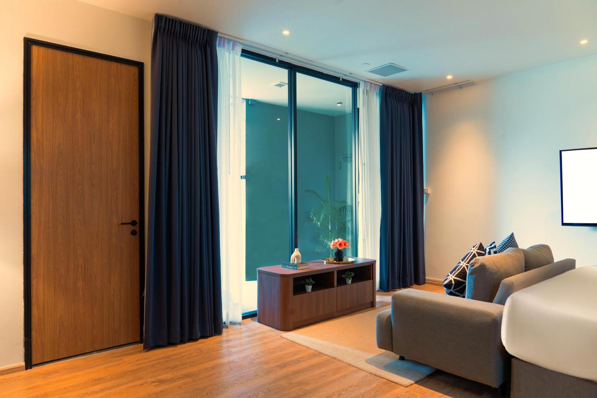 Suite Pool View