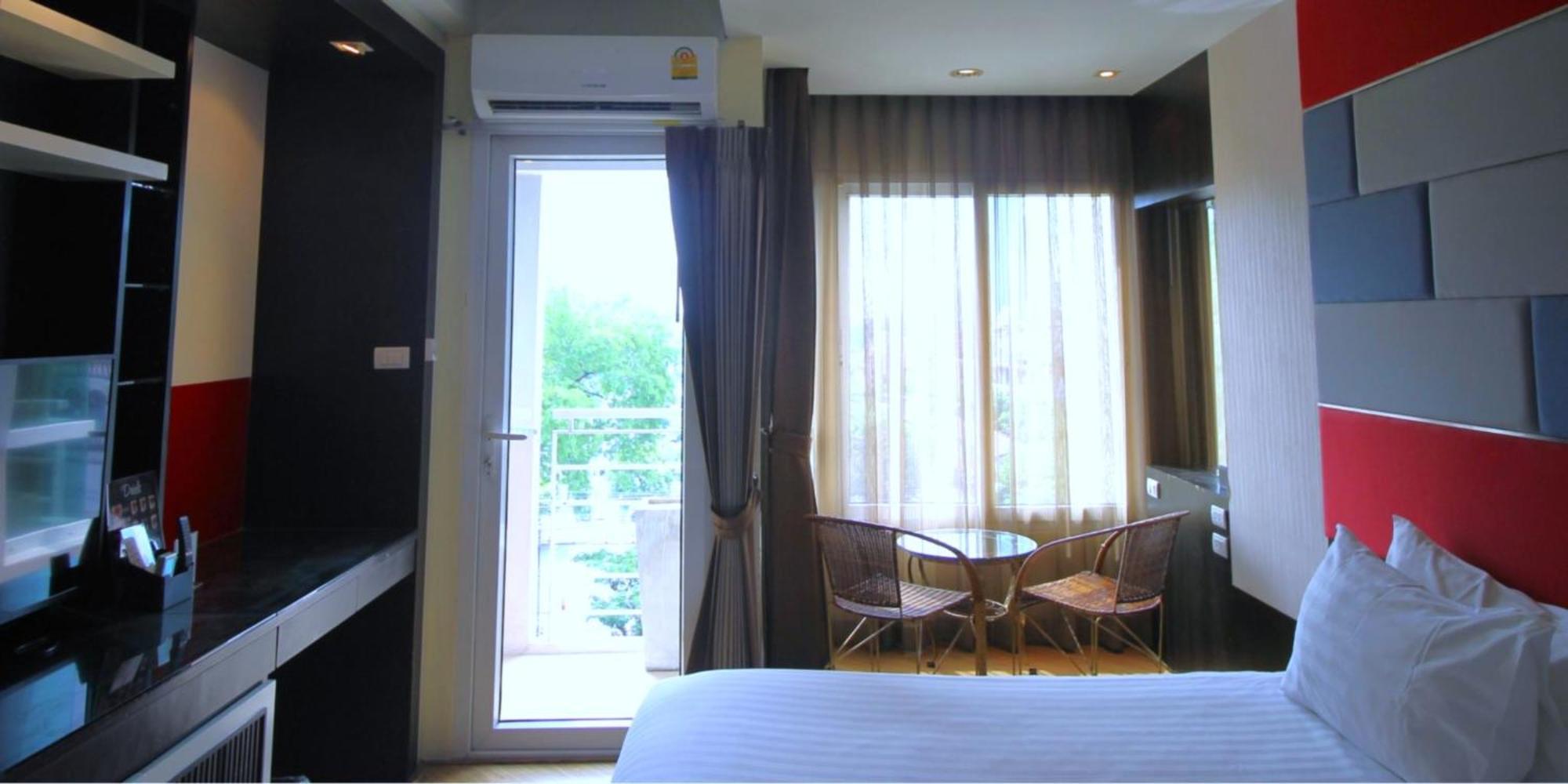 Superior King Room River View