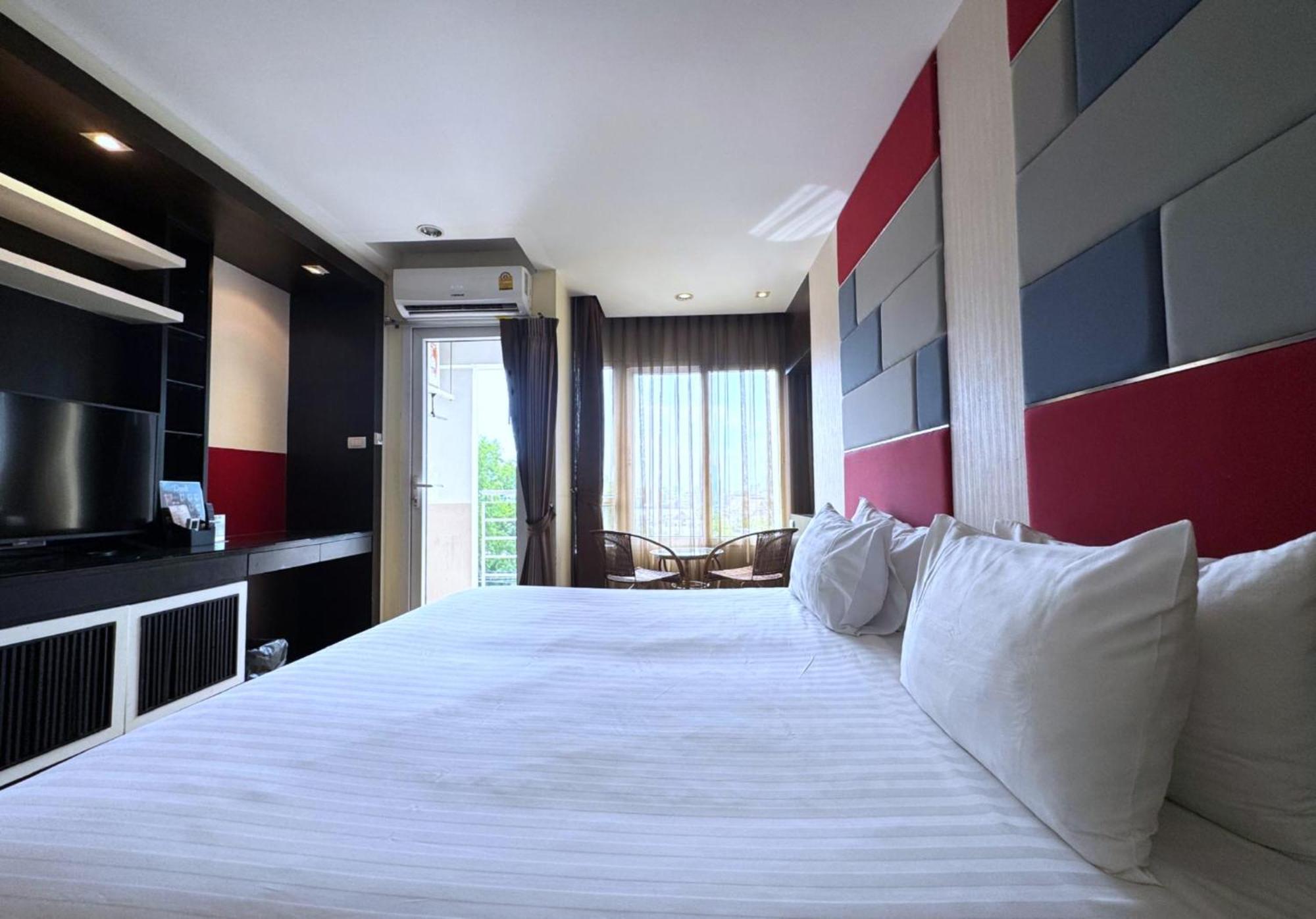 Superior King Room River View